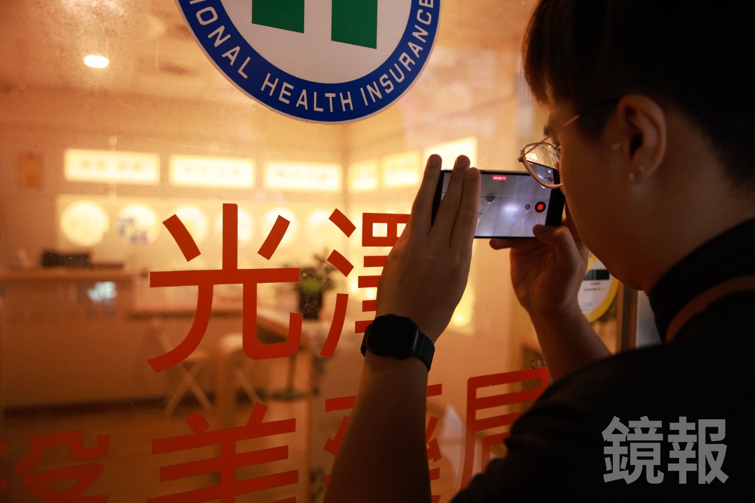 光澤診所偷拍事件已查出超過300人受害,9名幹部、員工、監視器廠商遭起訴。(鏡報劉耀勻)
