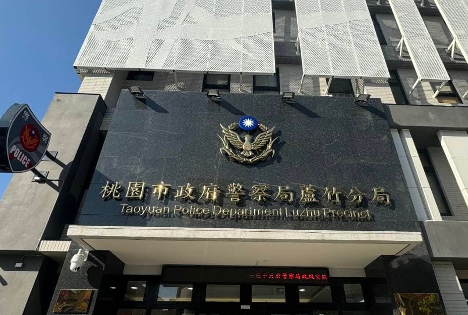 桃園55歲男遭老父推入河中棄屍，蘆竹分局警方追查男子死因，是自然死亡還是有他殺嫌疑，圖為蘆竹分局外觀。（桃園市警局提供）