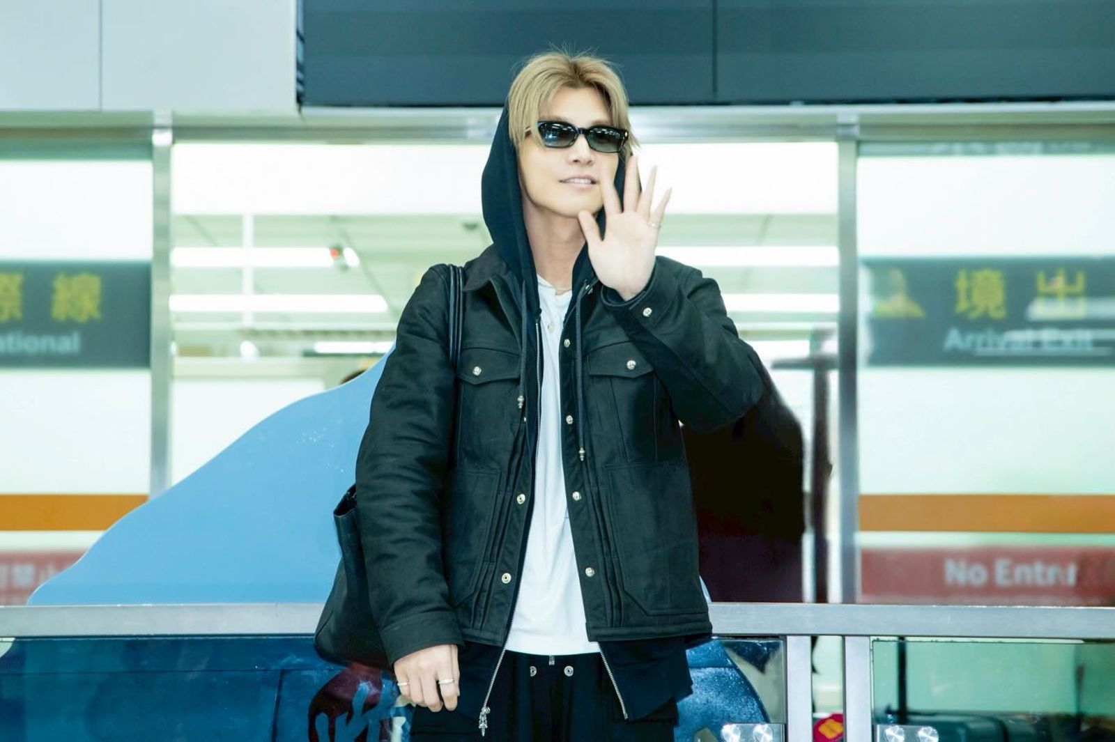 岩田剛典笑說沒想到有這麼多粉絲接機，自己妝髮都沒弄覺得有點不好意思。（翻攝岩田剛典IG）