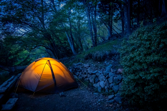 一名楊姓男子在婚禮活動後，對2女上下其手挨告，示意圖，非當事露營區。（翻攝自photoAC）