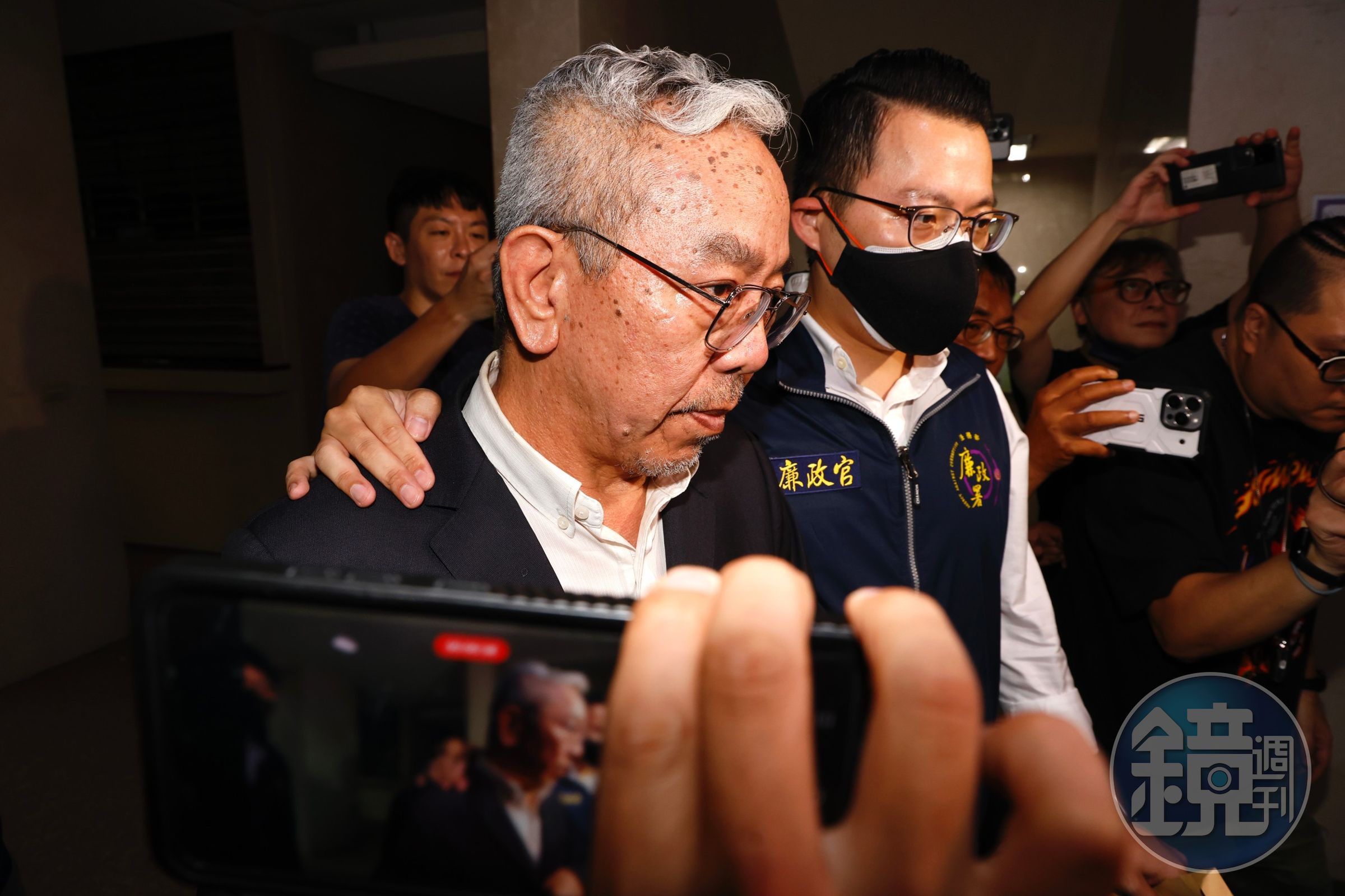 應曉薇辦公室執行長王尊侃以500萬元交保。