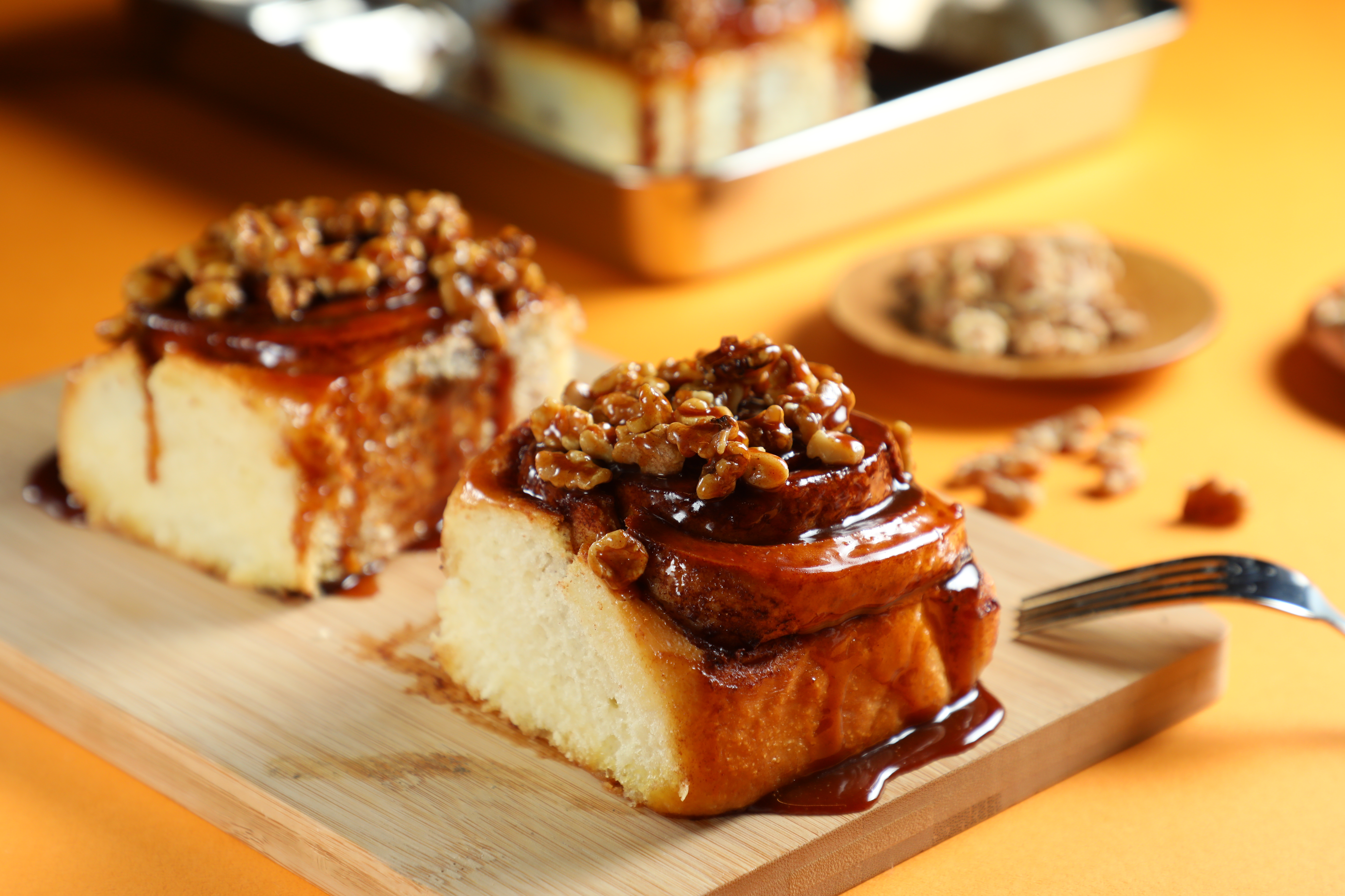 Rolls美式肉桂捲專賣店的「焦糖核桃」吃得到3種肉桂粉特調的焦糖醬，肉桂味特濃。（140元／個）