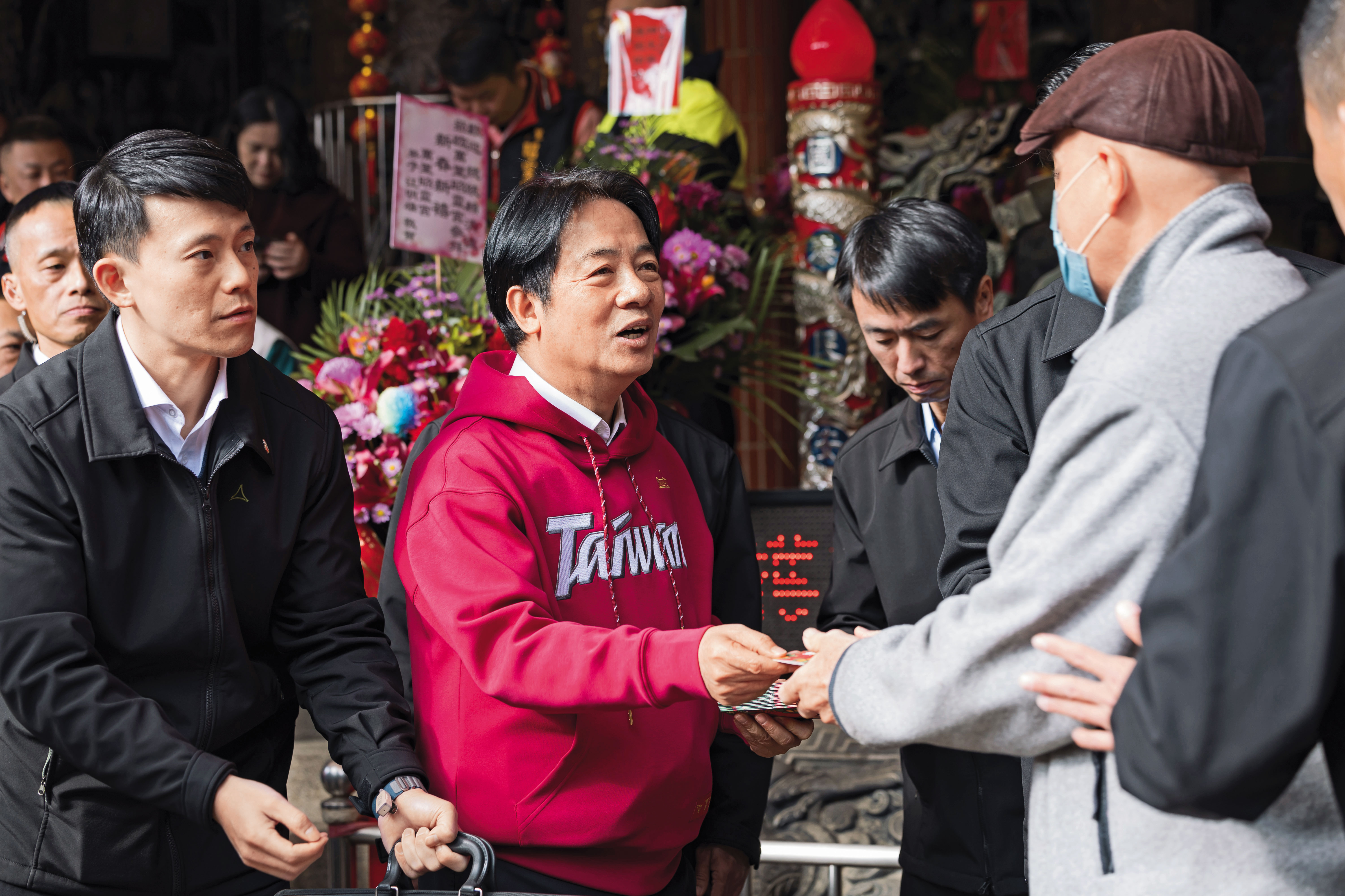 藍綠白拜年搶票1／賴蕭卓「三巨頭」分進合擊走春　行程曝綠營對年底選情期待