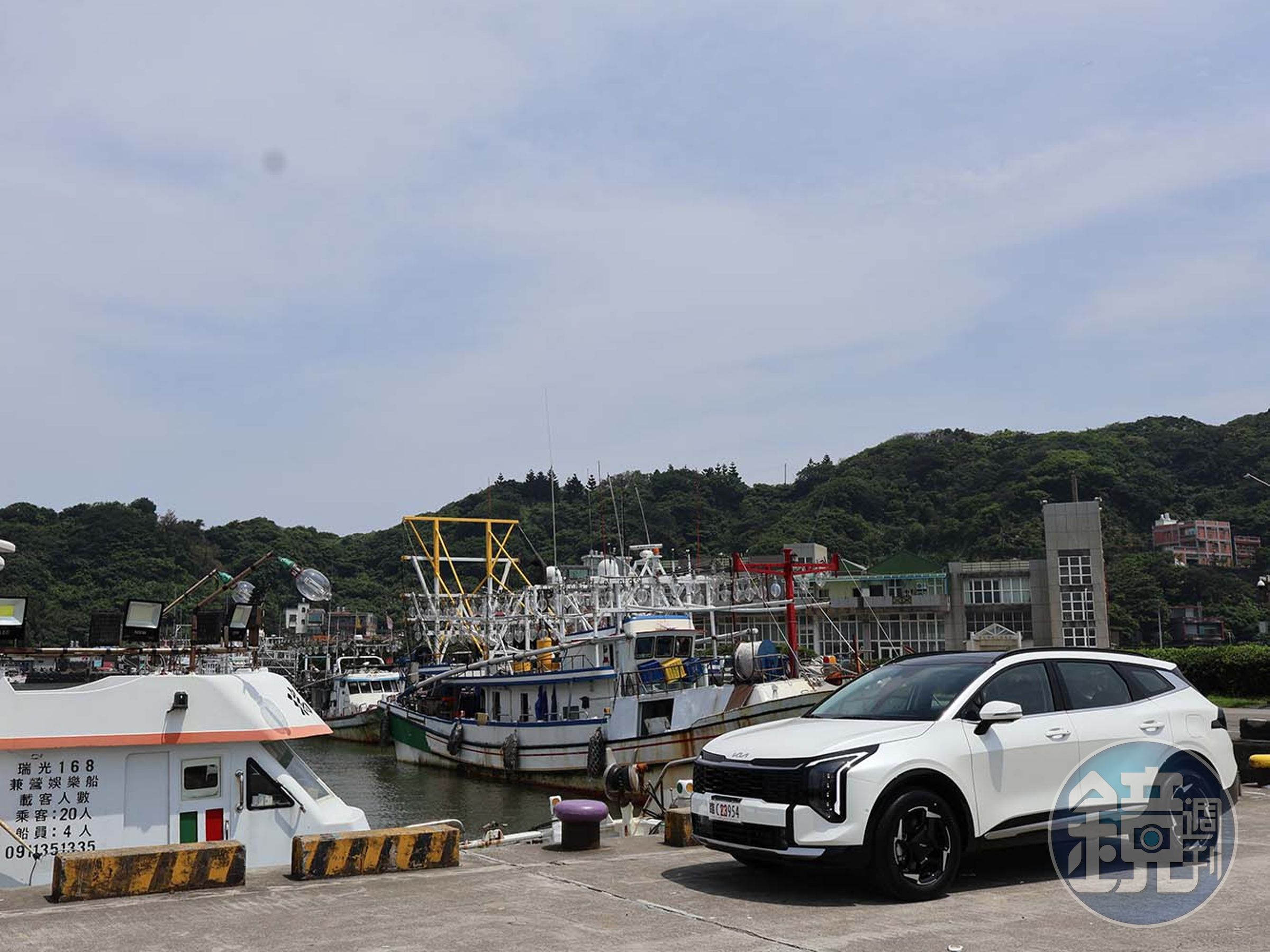 車頭換上了新世代Star Map LED星圖式頭燈組。