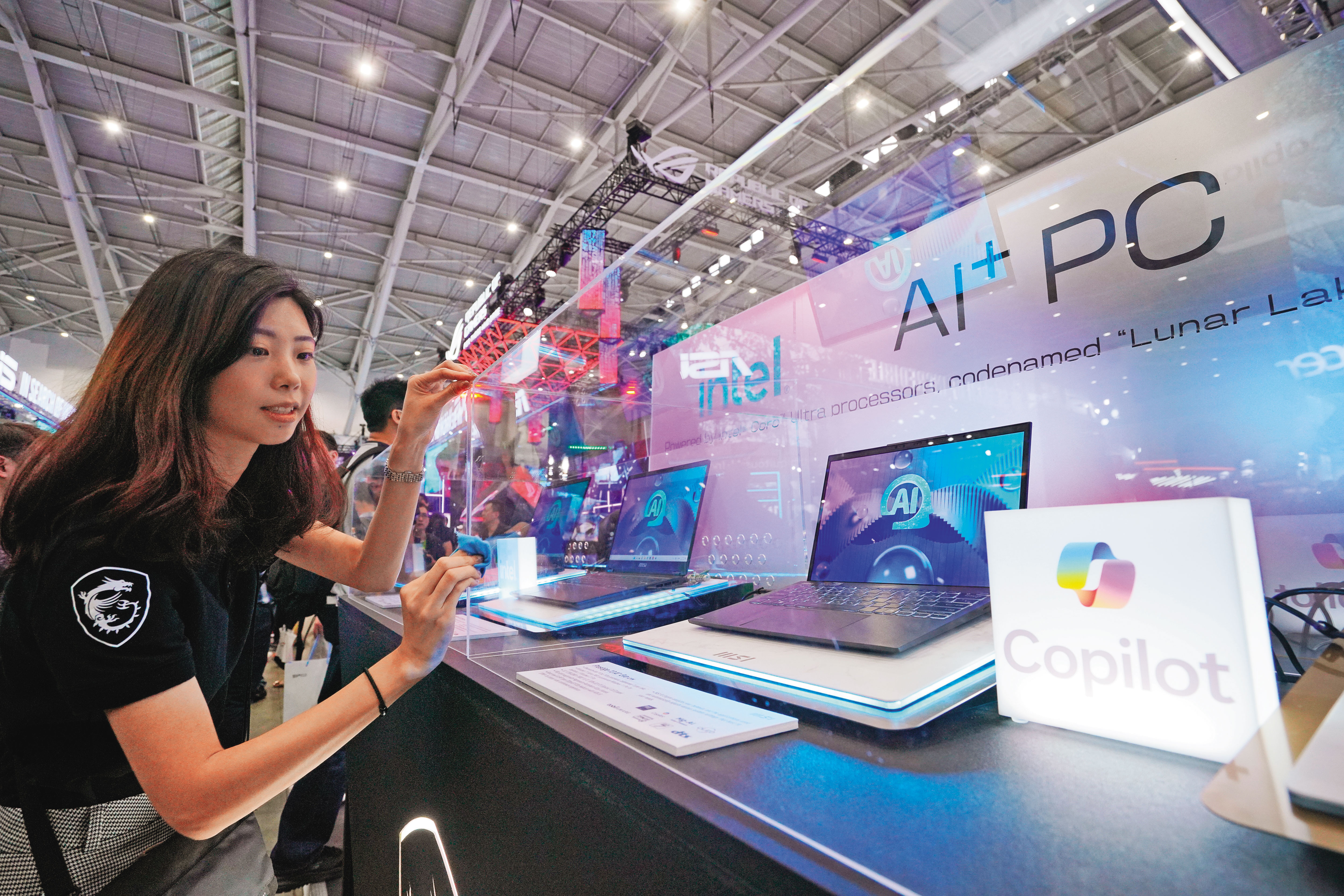 AI世代來臨，各品牌紛紛開賣最新出爐的AI PC，且都配備微軟Copilot鍵盤。