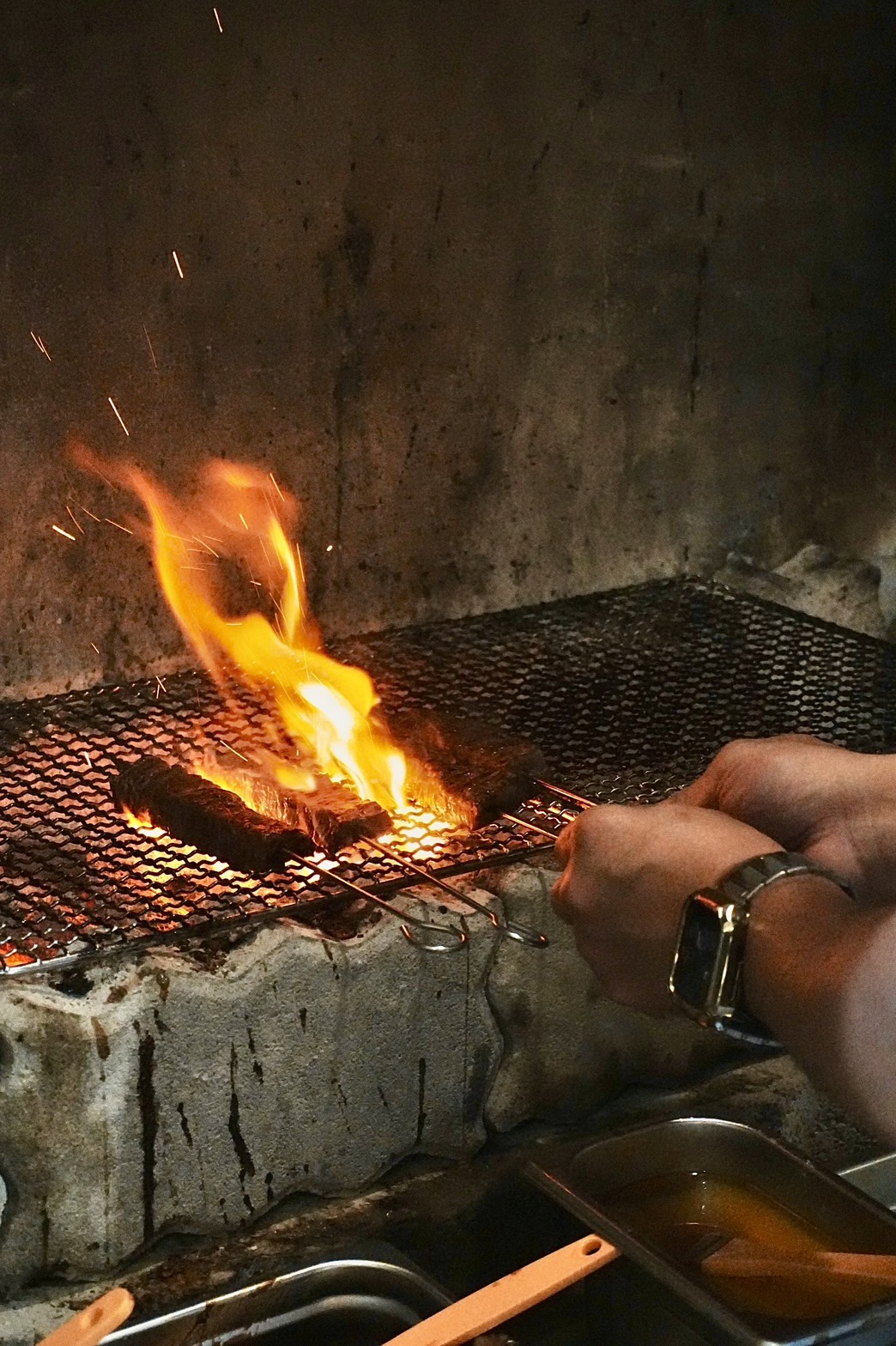 「香辣燒肉串串」完整展現主廚熟稔的炭火料理手法。                         