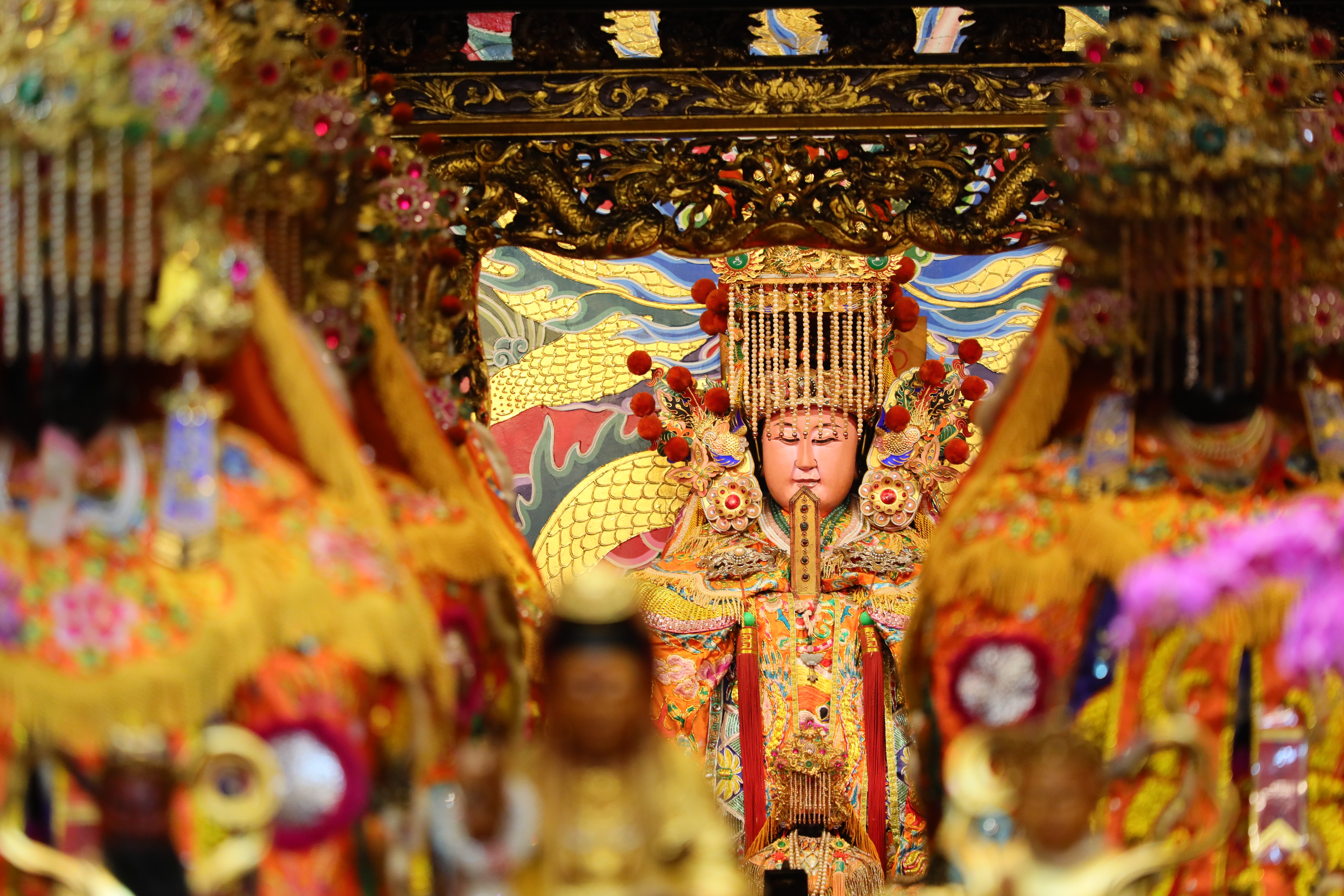 關渡宮古時為海口要津，關渡宮媽祖殿供奉主神天上聖母媽祖保佑討海者平安。