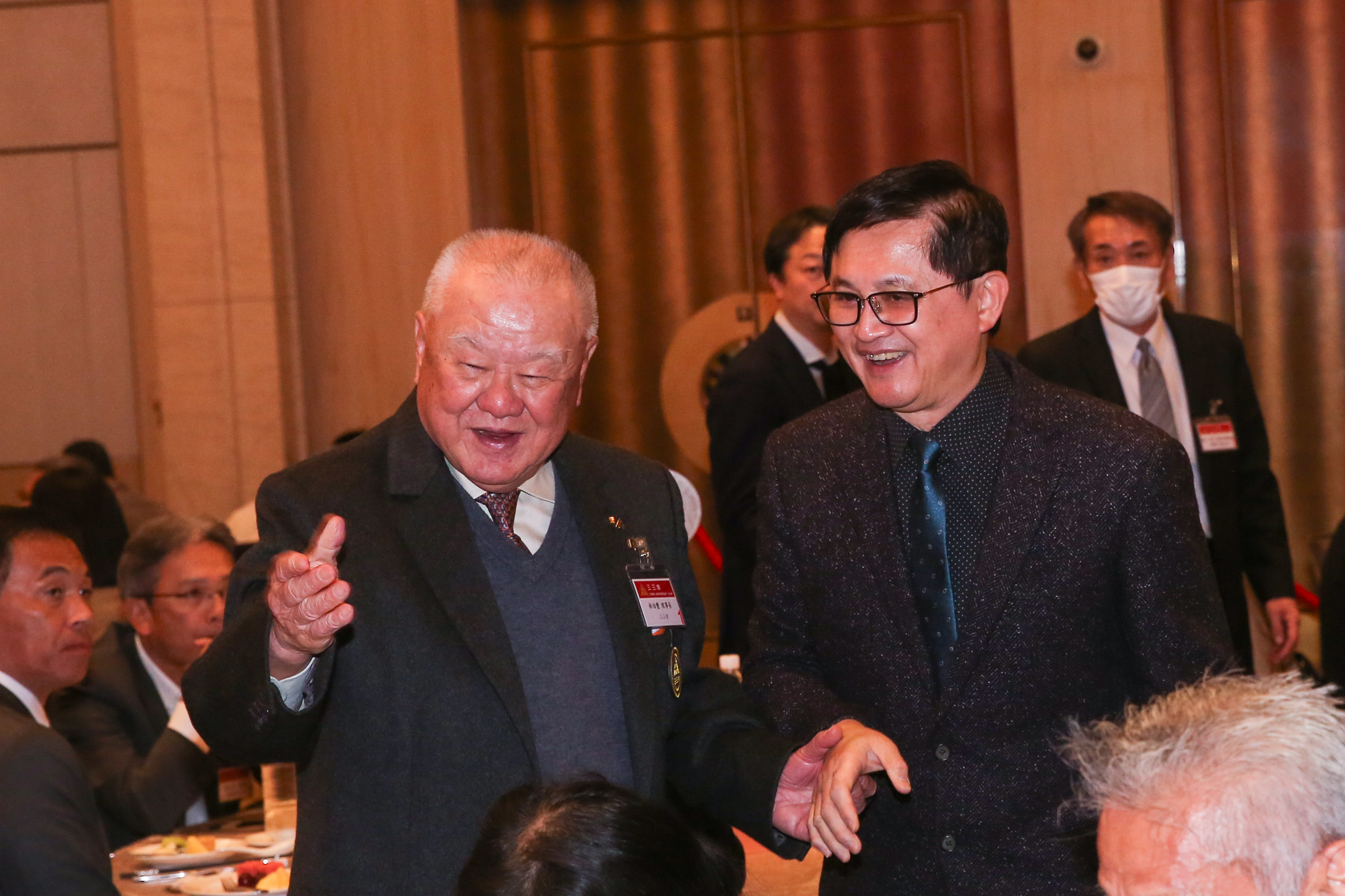 對於在野黨大砍中央政府預算，童子賢及林伯豐均做出回應。