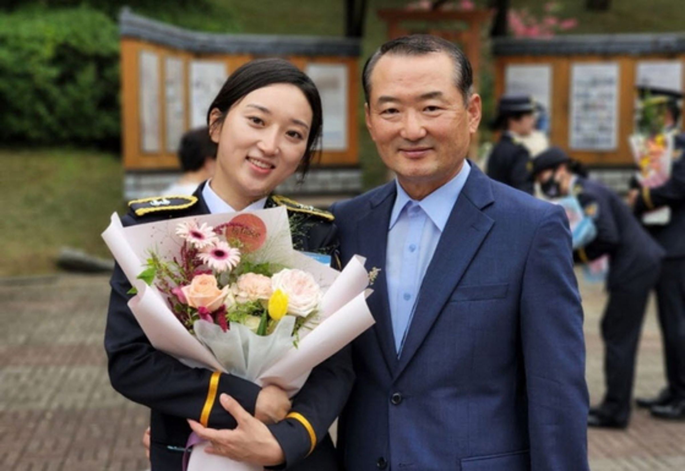 南韓一名護理師從小就有警察夢,不過擔任警察的爸爸深知工作辛苦而勸退她。(翻攝自中央日報)