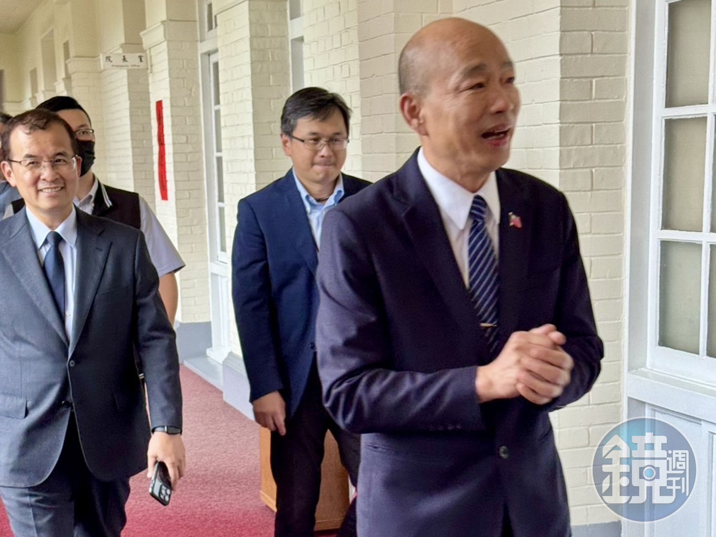 韓國瑜院長辦公室主任許原榮(右2),宣布投入北市松信議員選舉。