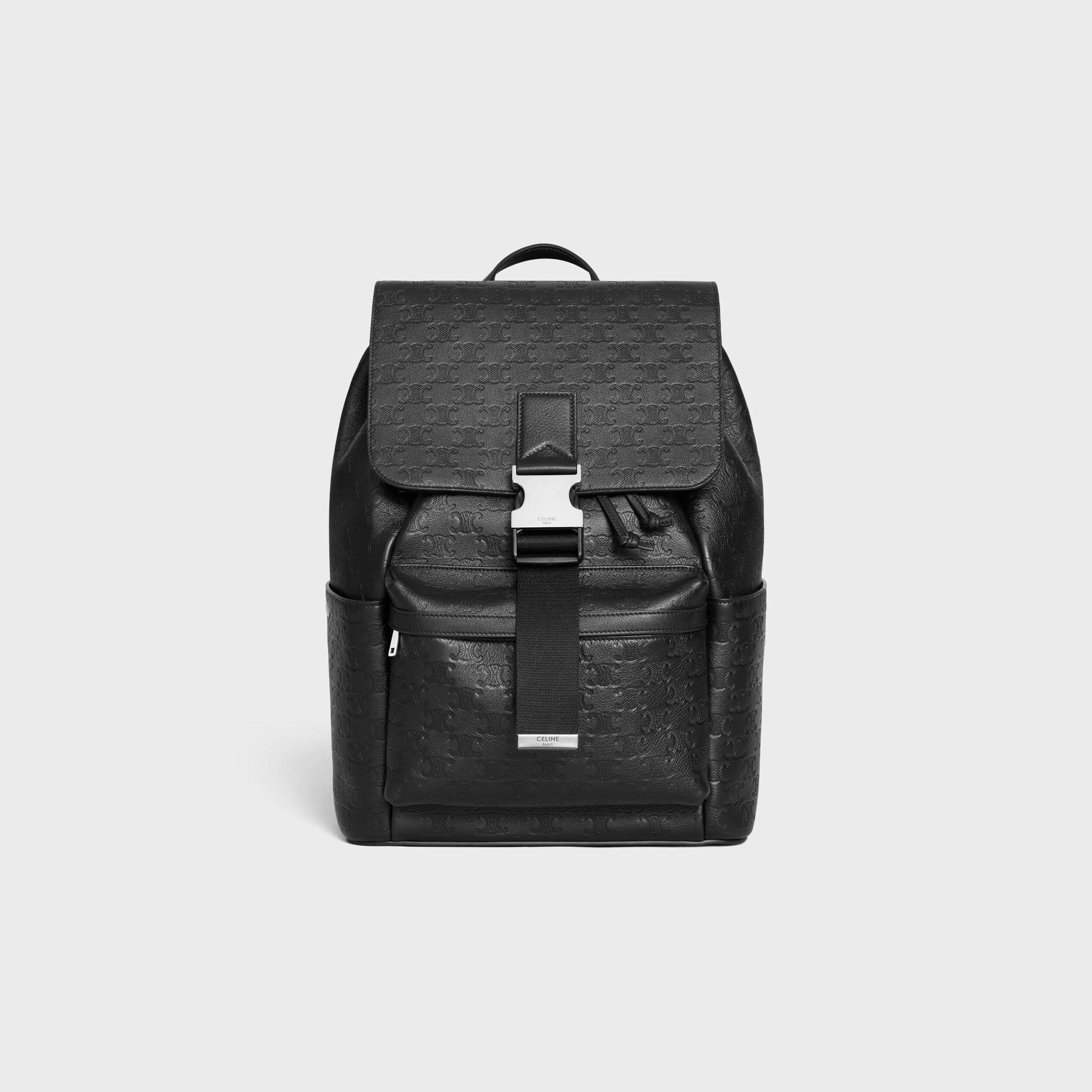 CELINE Triomphe壓花牛皮革背包。NT$110,000（CELINE提供）