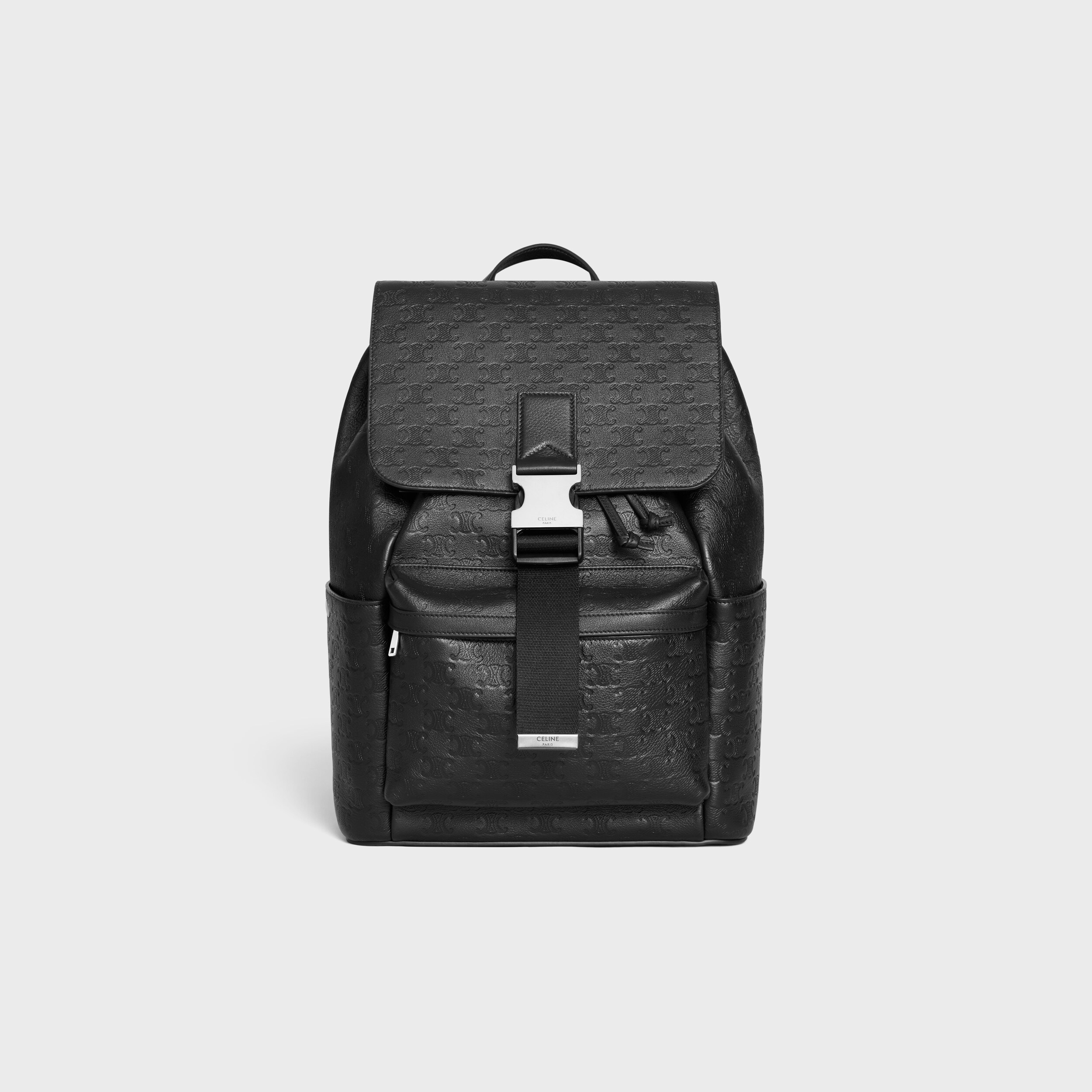 CELINE Triomphe壓花牛皮革背包。NT$110,000（CELINE提供）