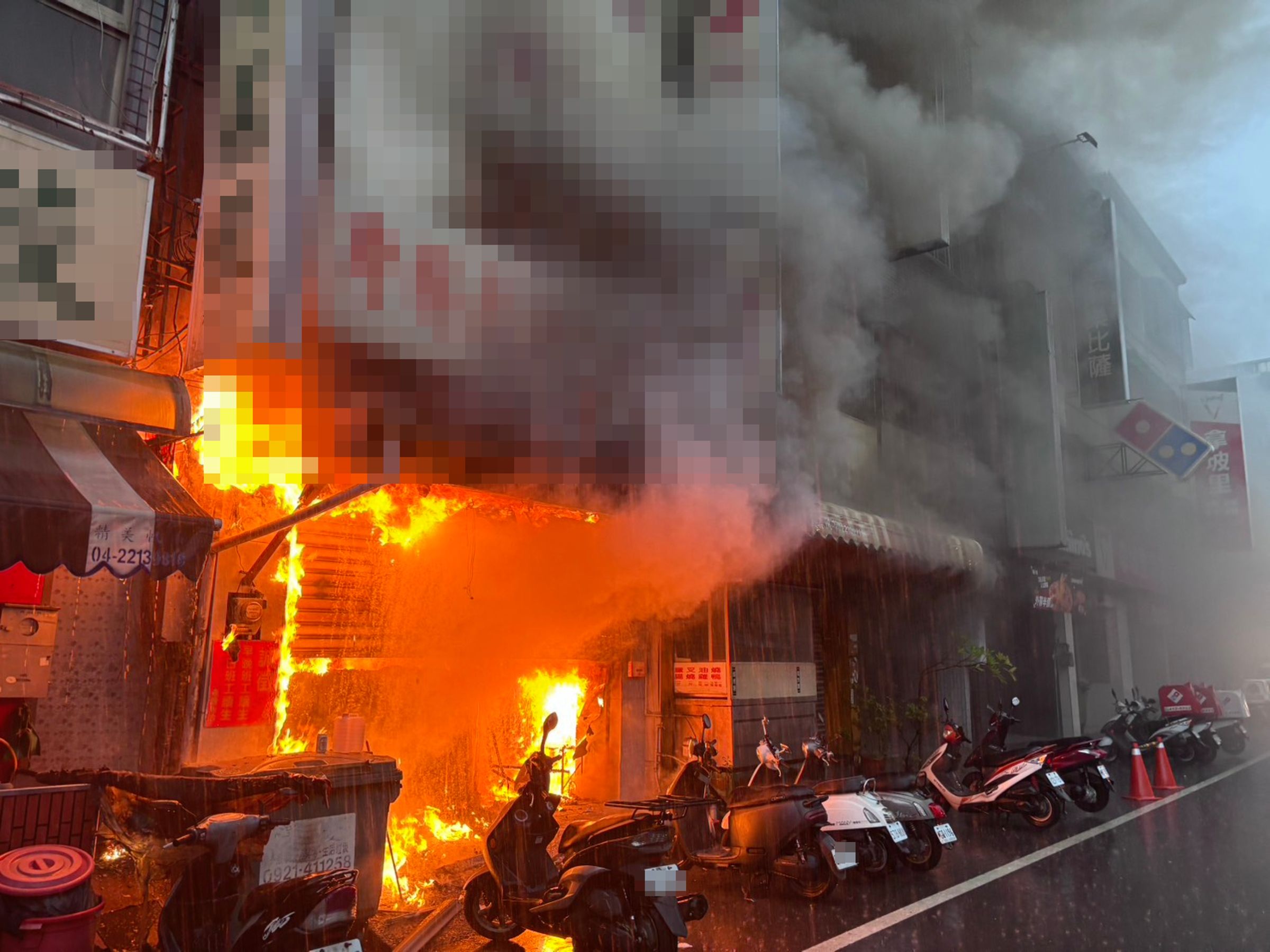 台中太平一處民宅清晨竄火5人受困，2嬰兒1大人「無生命跡象」。（翻攝記者爆料網）