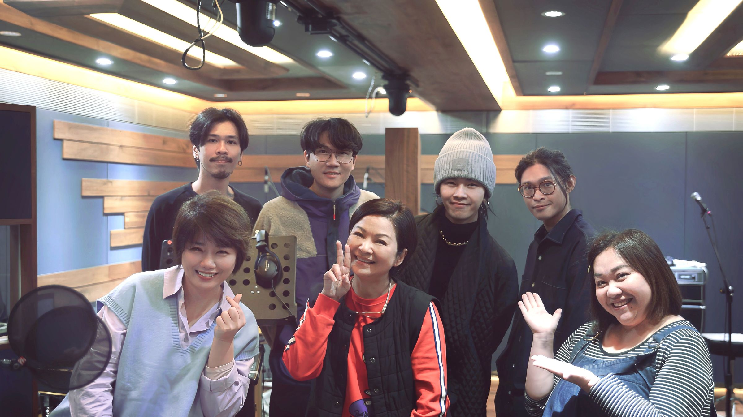 金曲樂團麋先生MIXER與宇宙人為《老少女奇遇記2》三位主持人打造〈你在哪裡〉姊姊版。（相信音樂提供）