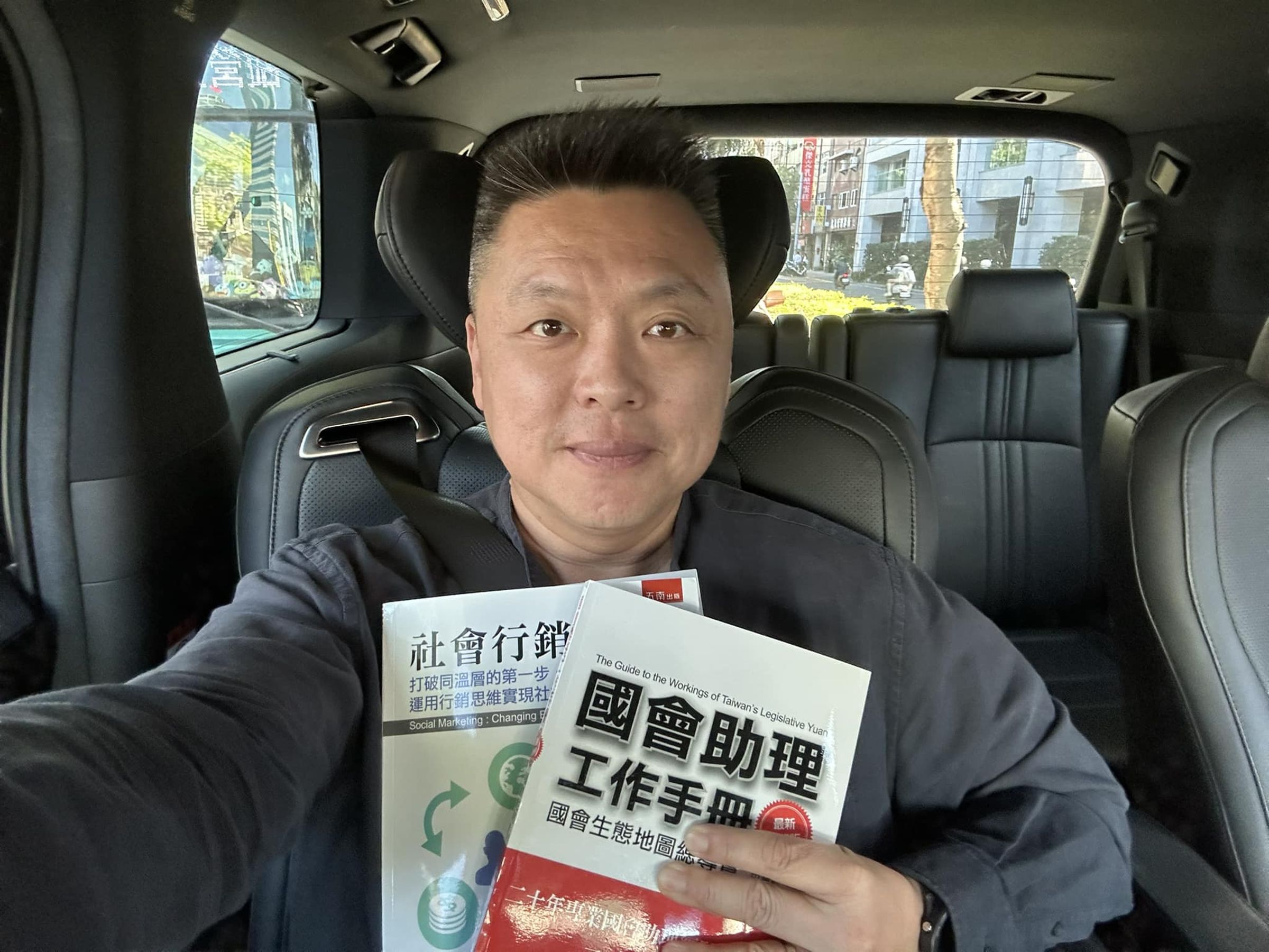 趙天麟卸下立委職務後,到世新大學教書。(翻攝自臉書@趙天麟)