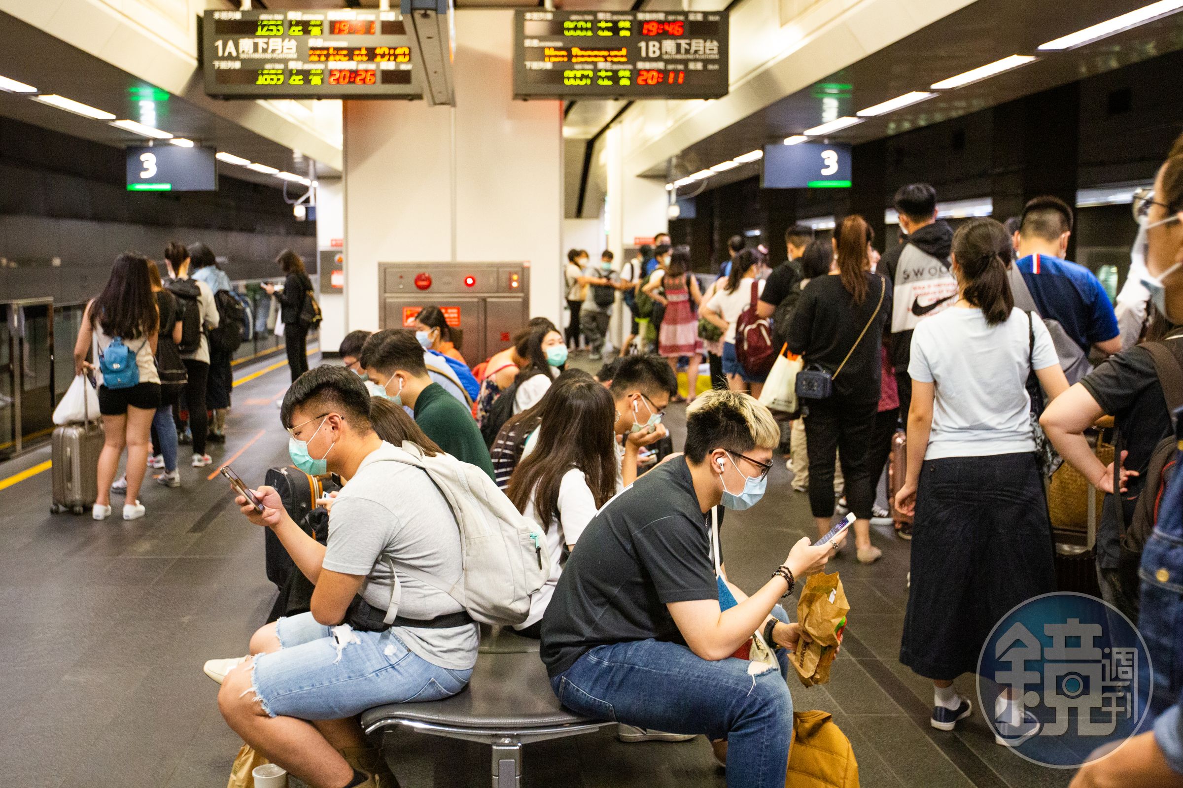 若在高鐵站內待超過3.5小時，出站時會被加收2,500元。（示意圖，本刊資料照）