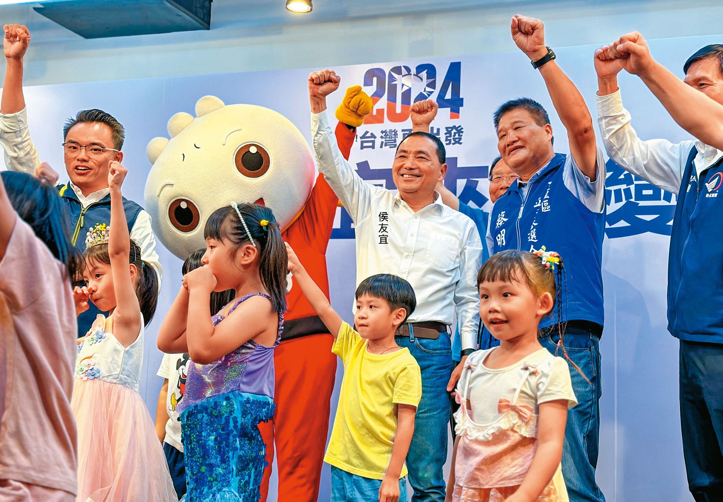 年輕選票最終的流向，被認為是此次大選的勝負關鍵，侯友宜近日提出多項青年政策，包括生育獎勵等，鎖定年輕族群。（侯友宜團隊提供）