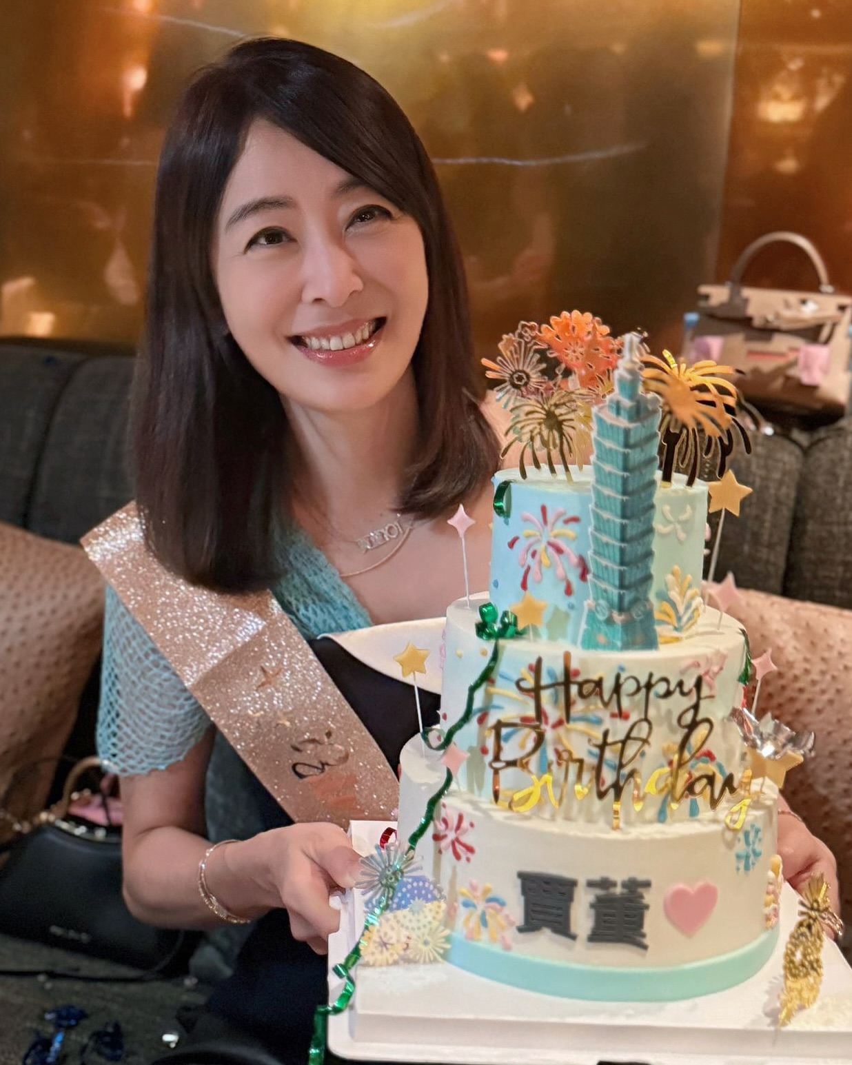 賈永婕昨和家人一起過51歲生日。（翻攝臉書）