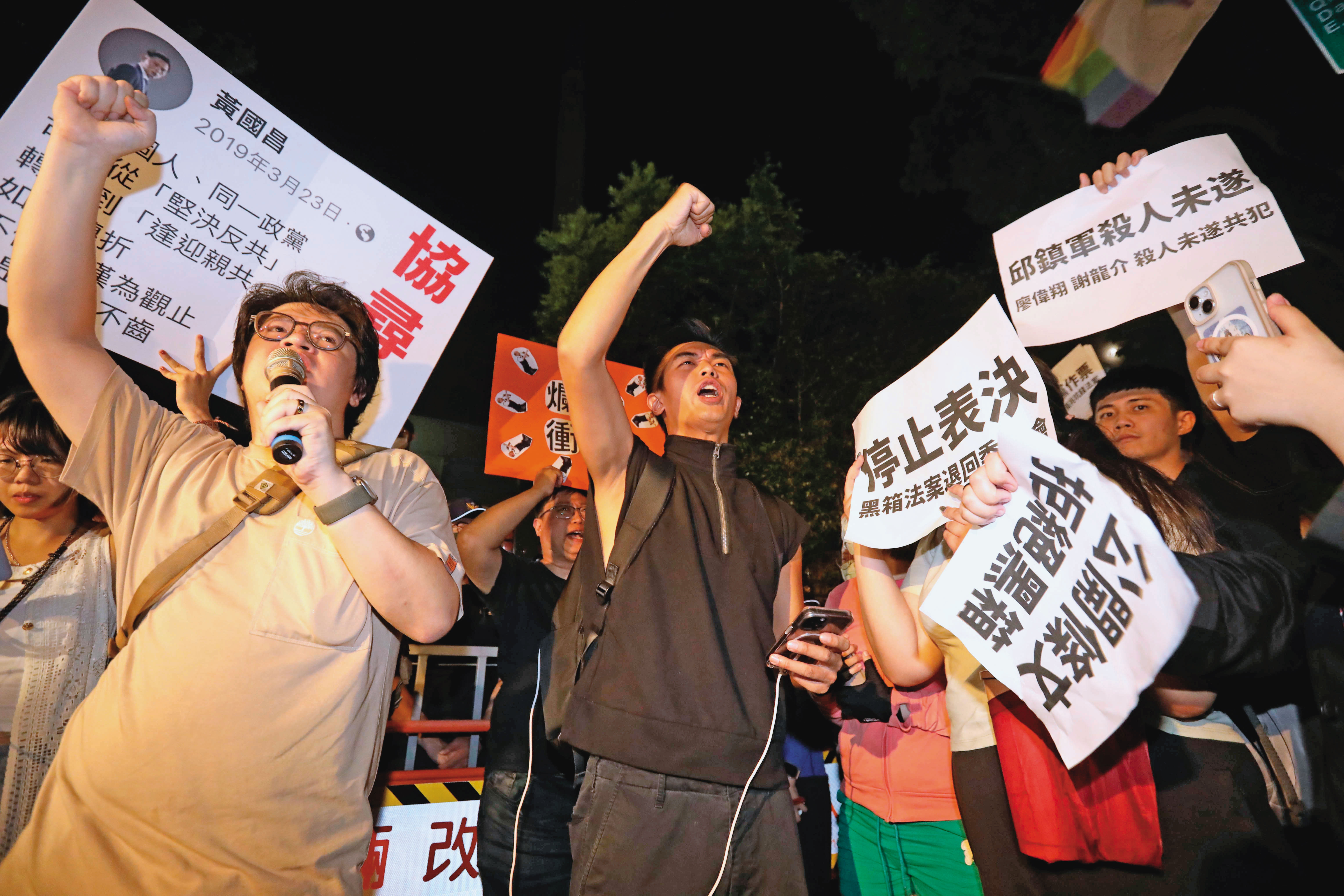 公投護台灣聯盟總召羅宜（左），號召群眾21日再度上街抗爭。