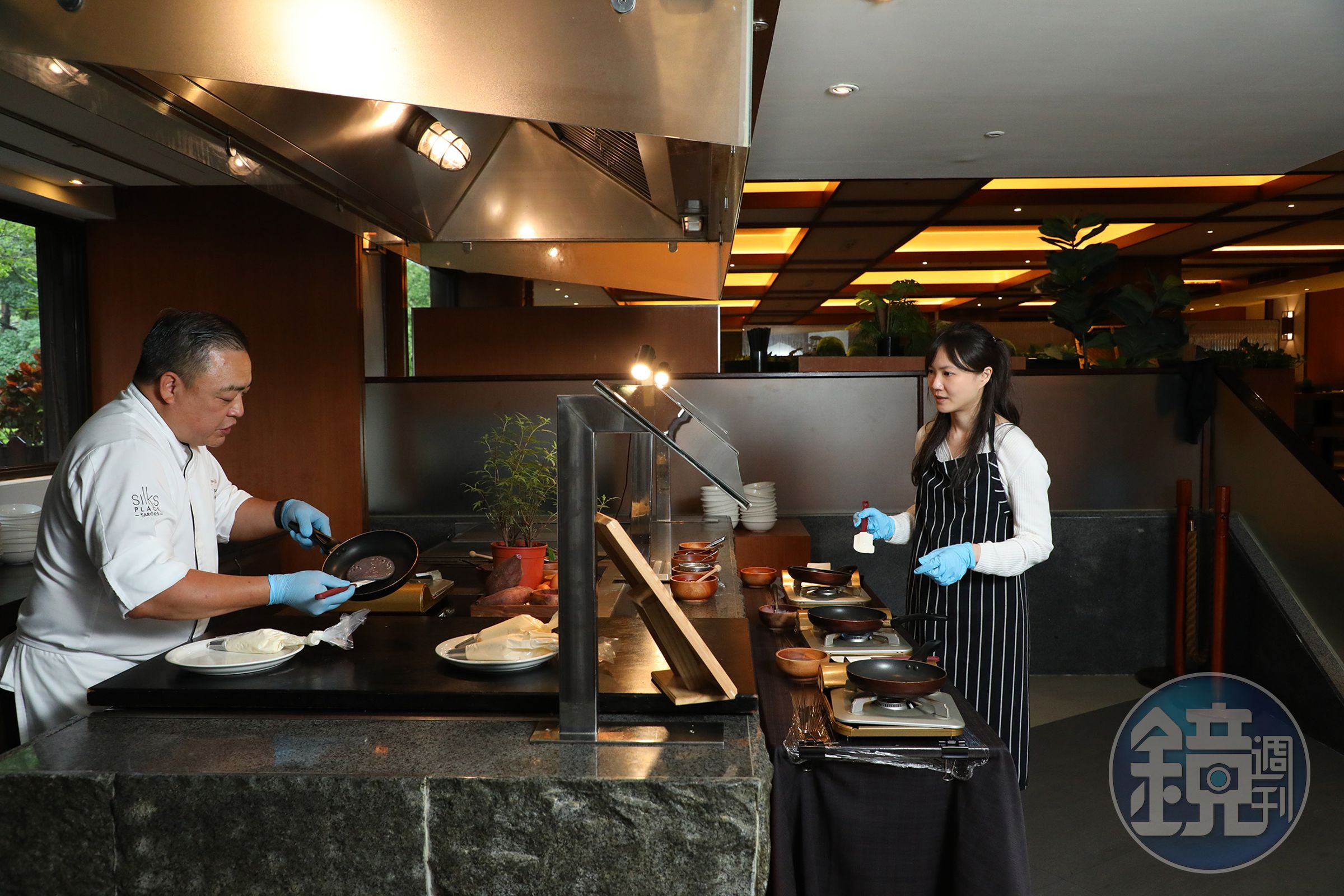 參與體驗「山中小廚房」，可跟著主廚學習用在地食材做出紫薯鬆餅等特色料理。（300元／人）