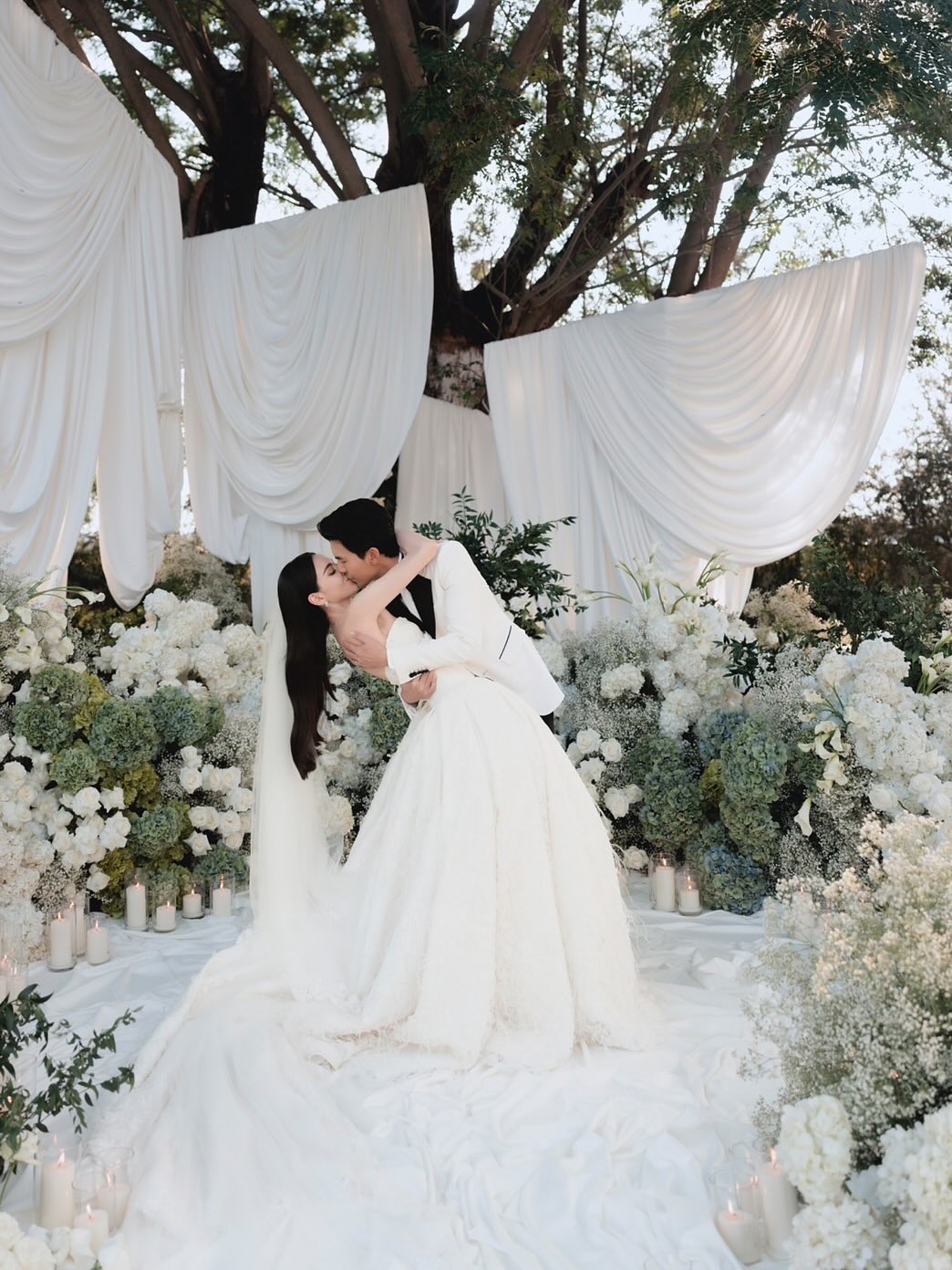 兩人的結婚畫面美極了。(翻攝IG)