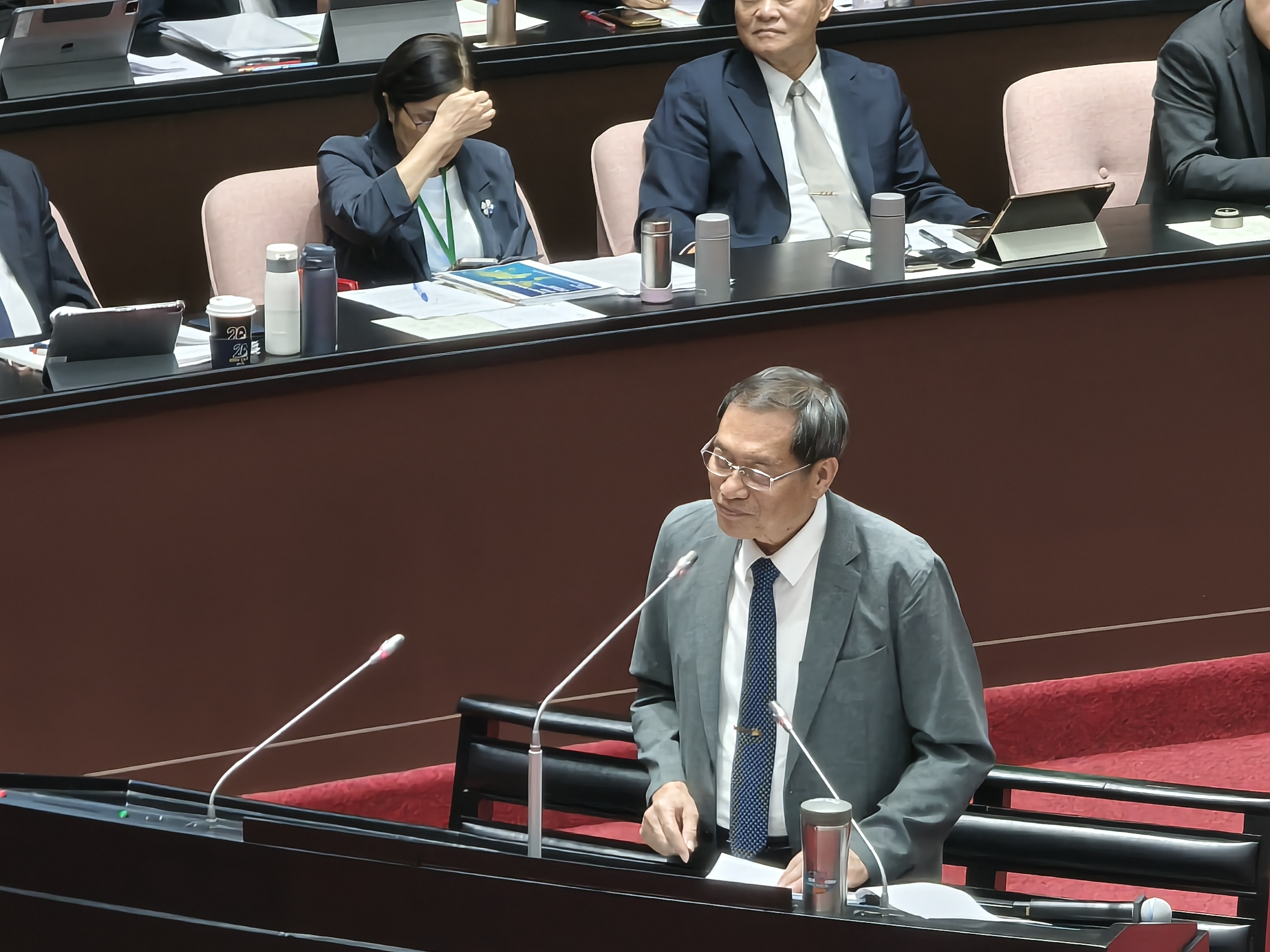 蘇清泉曝墾丁單坪開價超越台北，籲中央遏止投機客炒房。（蘇清泉國會辦公室提供）