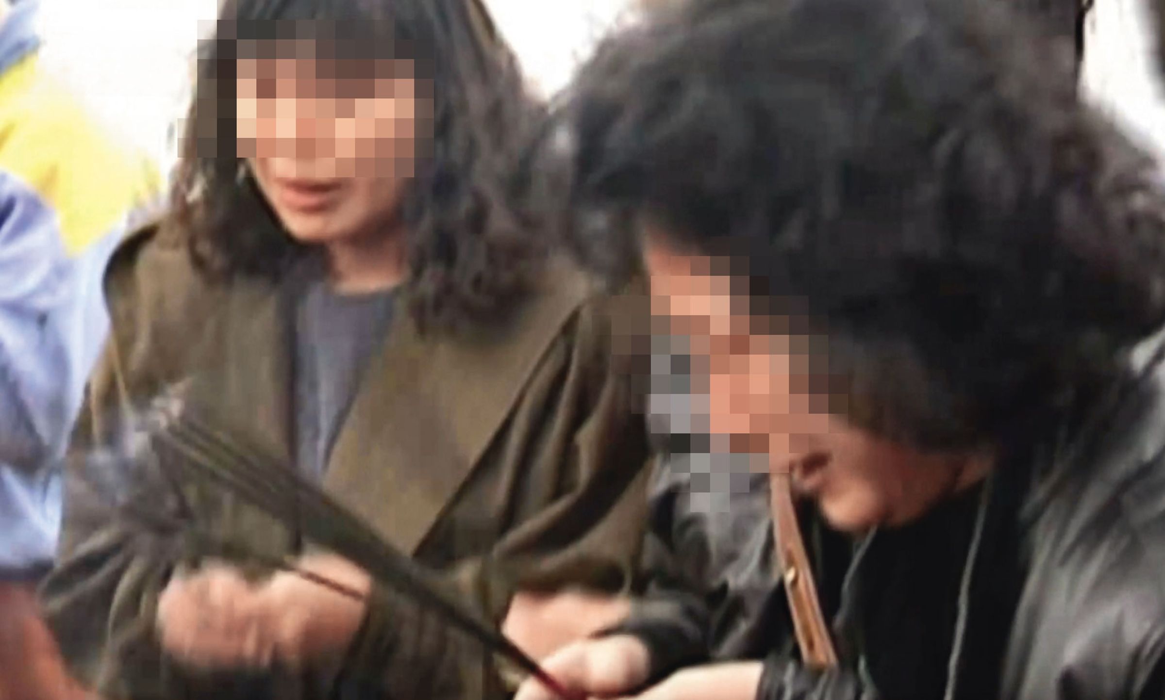 朱秋媛的骨骸最後被尋獲,家屬忍住悲痛,前往棄屍地點招魂、祭拜。(東森新聞提供)