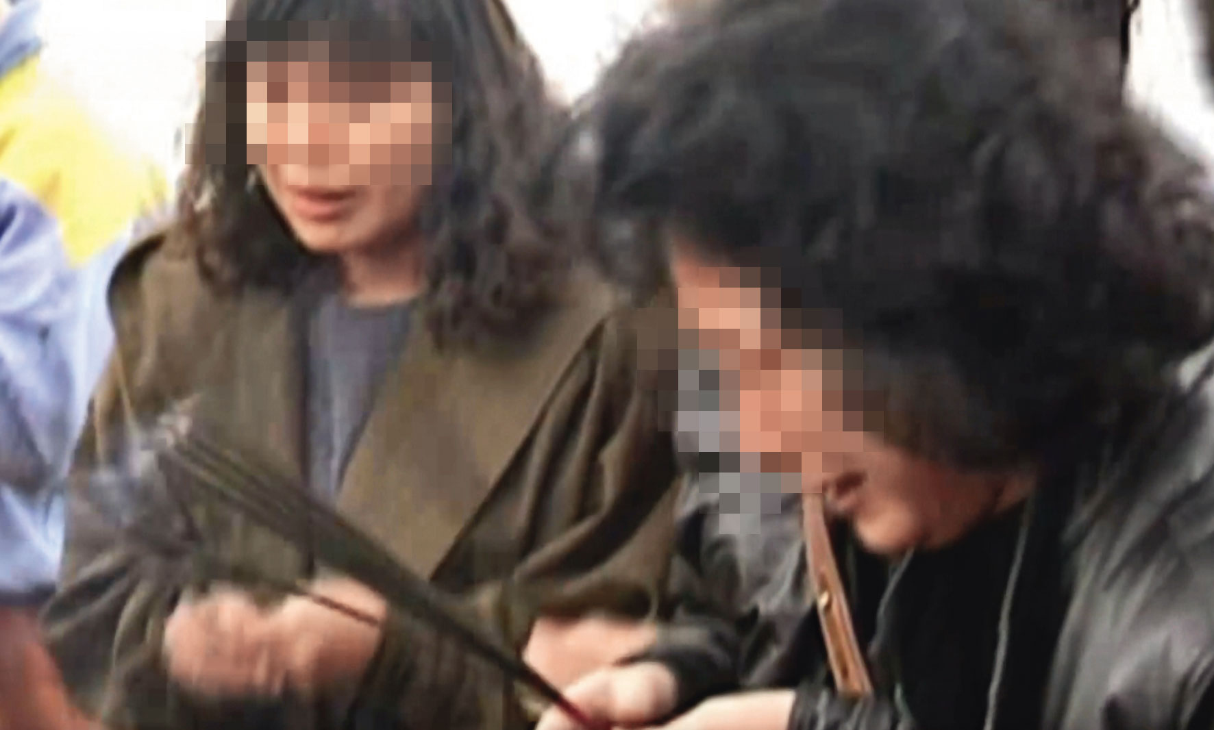 朱秋媛的骨骸最後被尋獲，家屬忍住悲痛，前往棄屍地點招魂、祭拜。（東森新聞提供）