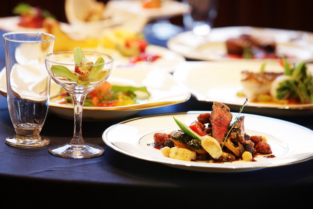 歲末年歡,各企業、公司行號開始準備尾牙活動,中獎總是幾家歡樂、幾家愁。示意圖。(翻攝自photoAC)