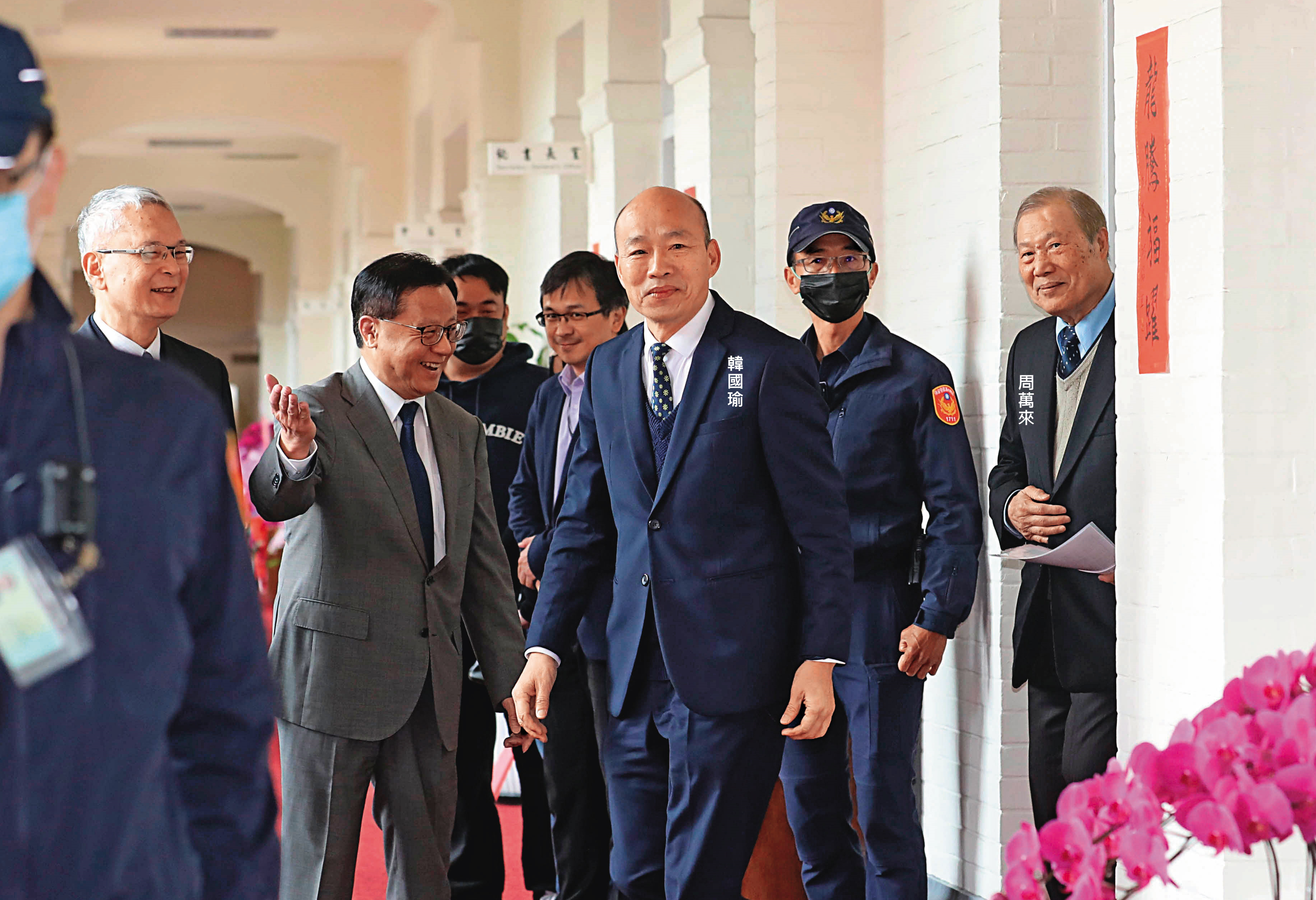 韓國瑜找「國會活字典」周萬來出任祕書長，一度被讚好棋，如今反成藍委箭靶。