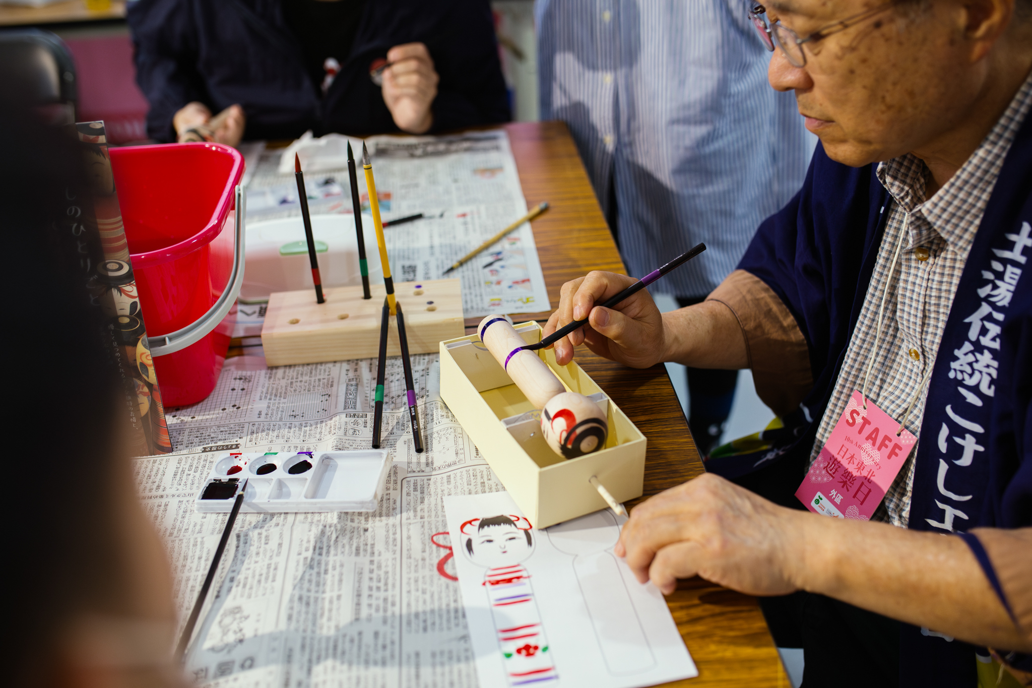 來自日本的工藝師現場示範傳統工藝。（日本東北遊樂日提供）