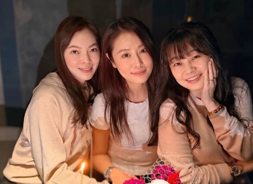 曾馨瑩（左）現身林心如（中）的生日聚會。（翻攝loveruby_official IG）