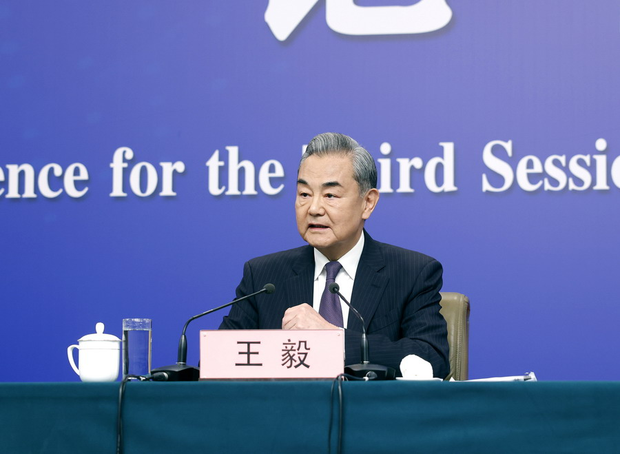 中國外交部長王毅稱，美國應當展現政治誠意，早日回歸復談。（翻攝自中國外交部官網）