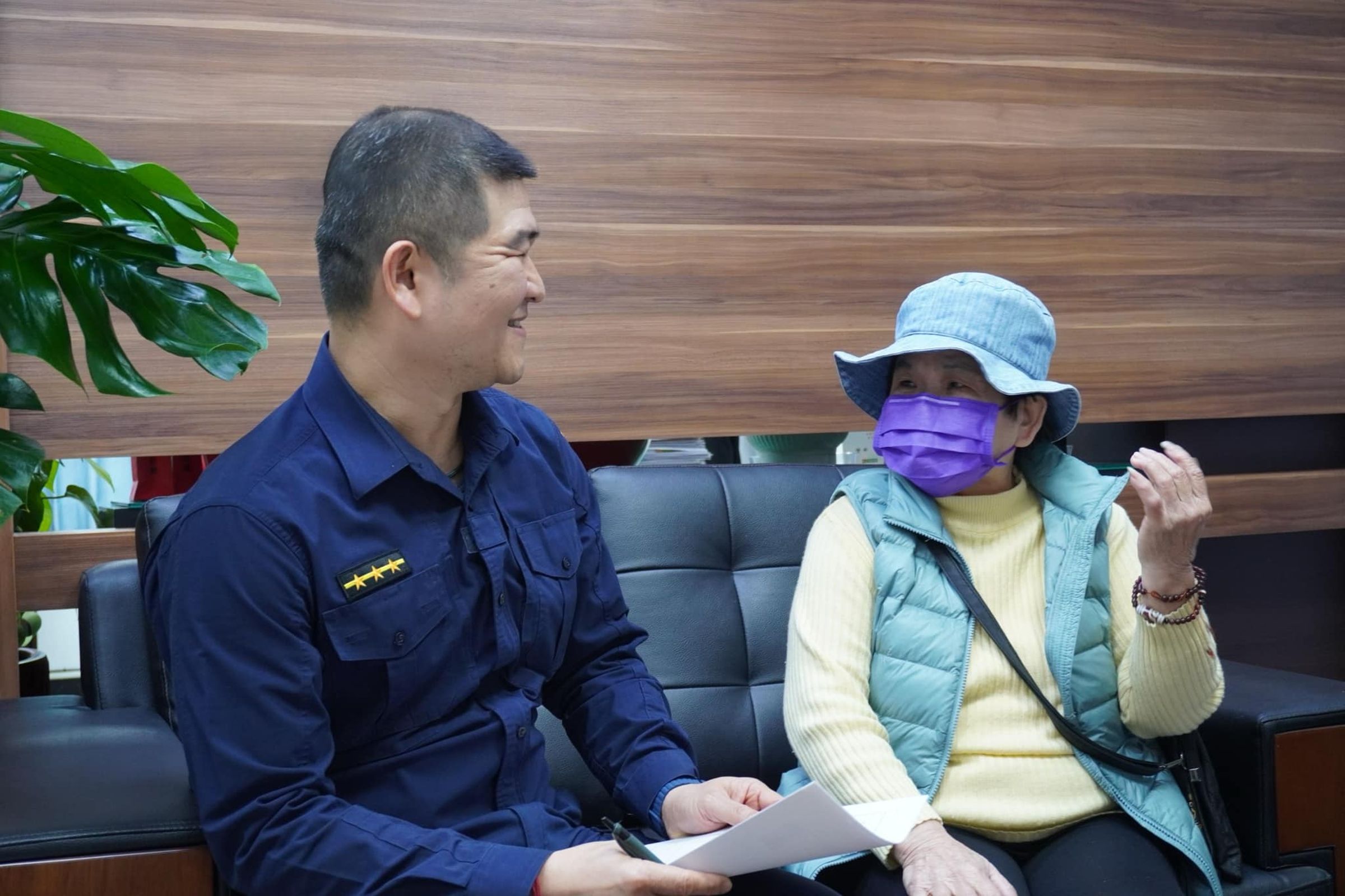 板橋分局尋人專家王閔南比對無名屍資料,讓失蹤14年的藍男,終於可以一家團聚。(翻攝自板橋警聲雲臉書)