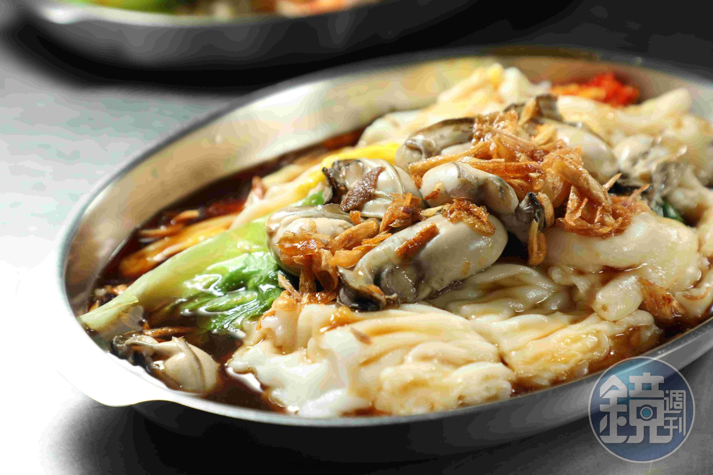 「牛肉＋鮮蝦＋鮮蚵腸粉」的蚵仔是另外蒸好再放上，牛肉和蝦仁品質也很好，一盤就是一頓奢華早午餐。（200元／份）