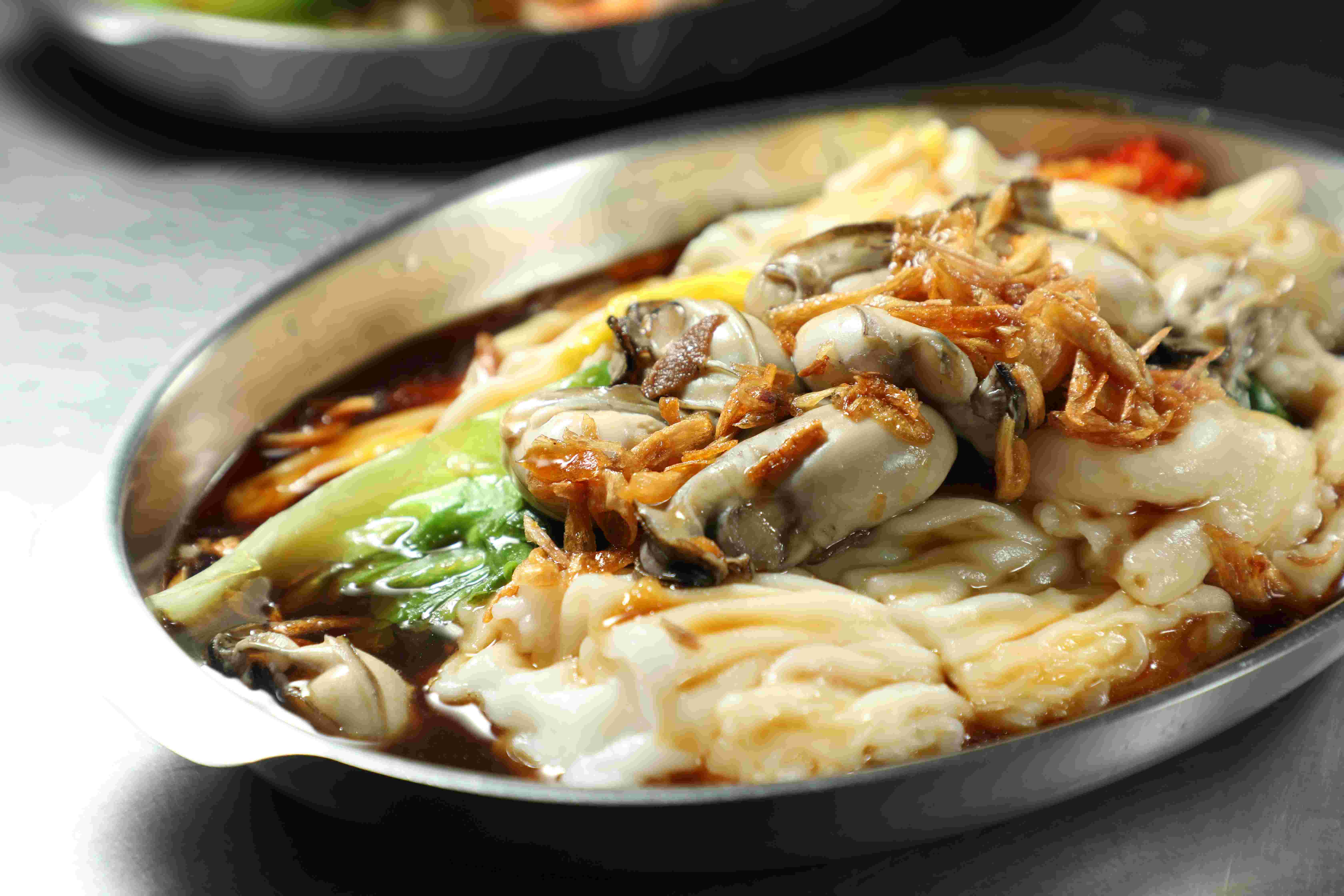 「牛肉＋鮮蝦＋鮮蚵腸粉」的蚵仔是另外蒸好再放上，牛肉和蝦仁品質也很好，一盤就是一頓奢華早午餐。（200元／份）