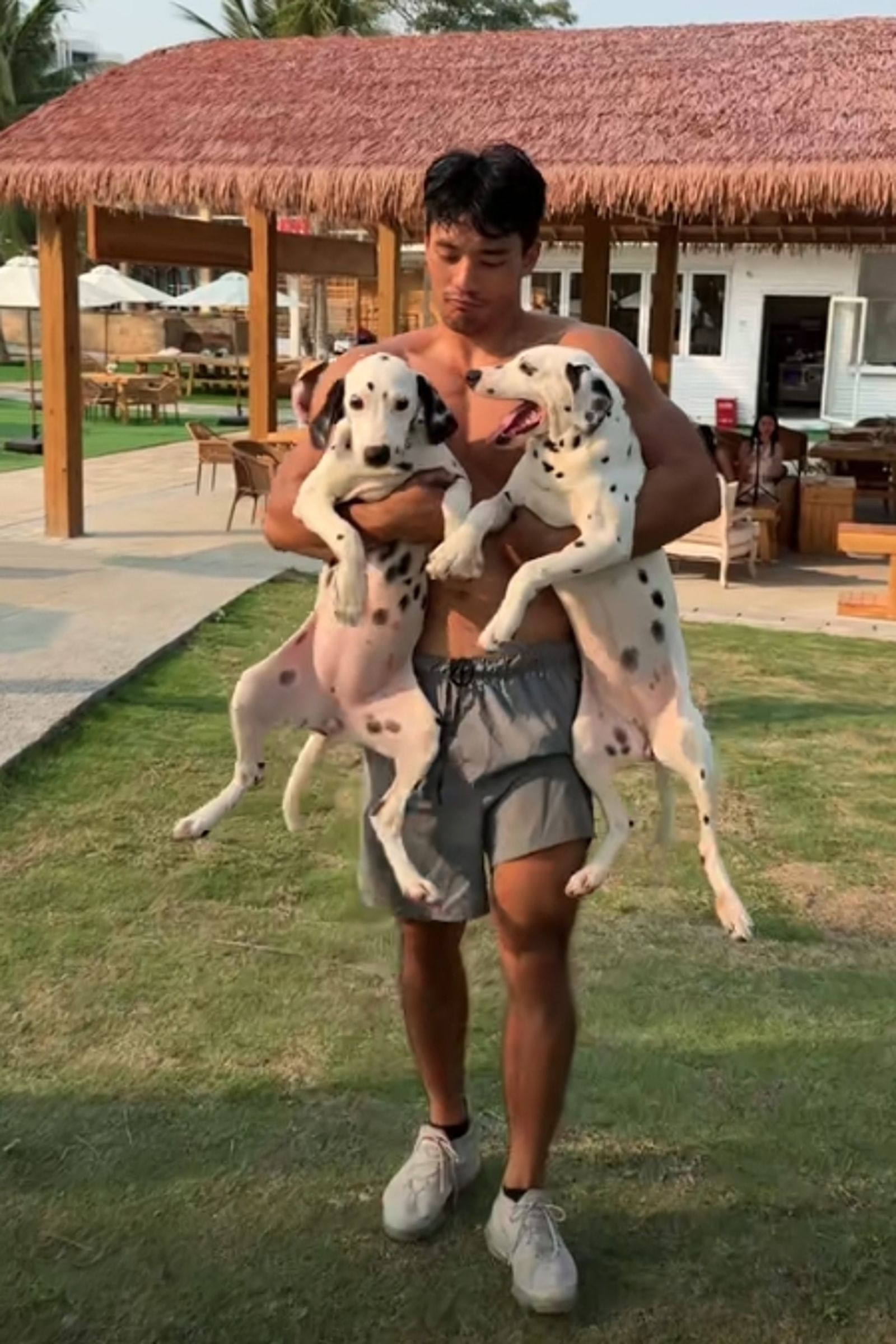 李書達的英勇事蹟被網路瘋傳，全因為他長相帥氣且擁有精壯身材。（翻攝自抖音）