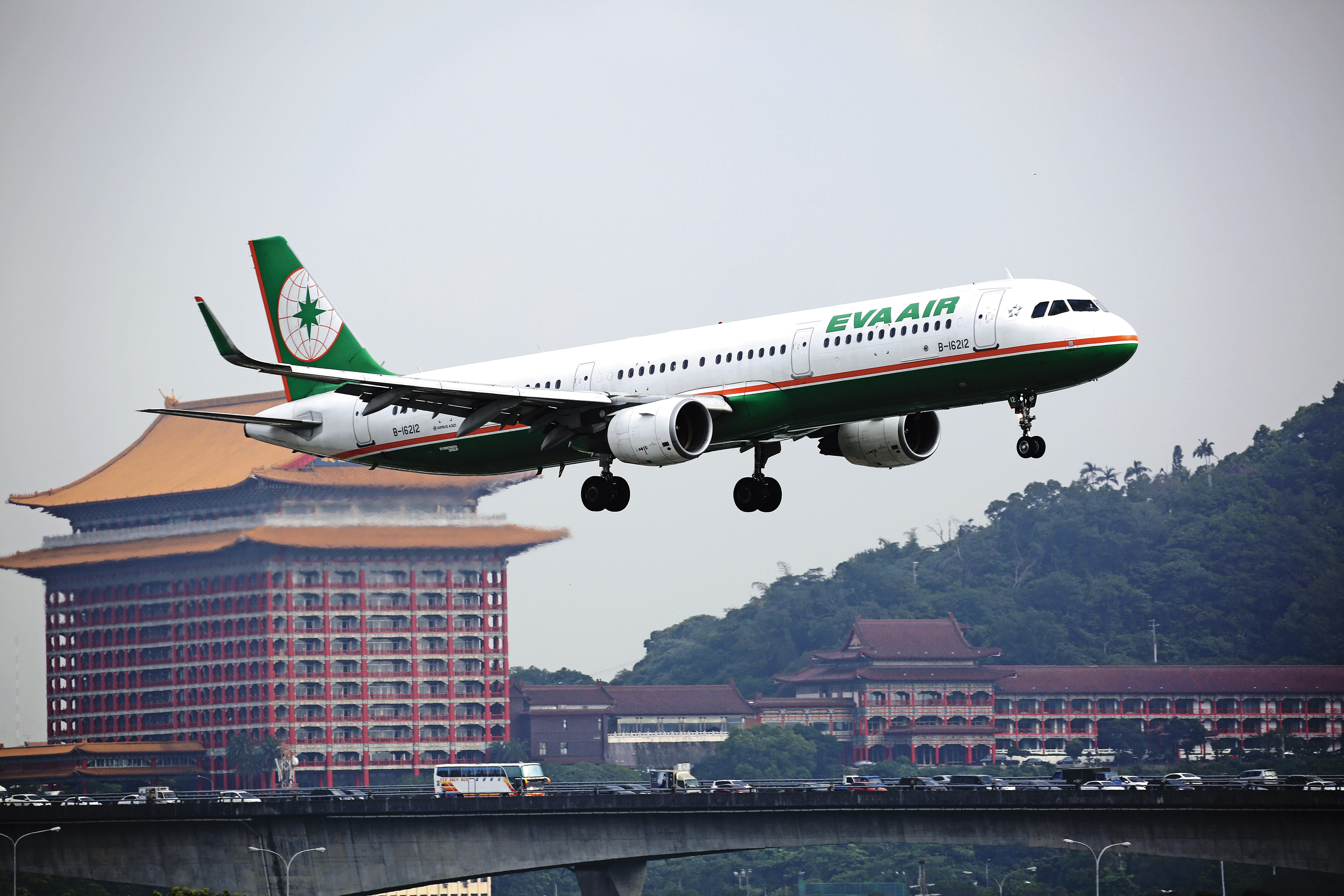 觀光旅遊和航空受惠於購買力增強及成本下降，法人分析，匯兌收益可望挹注營收。