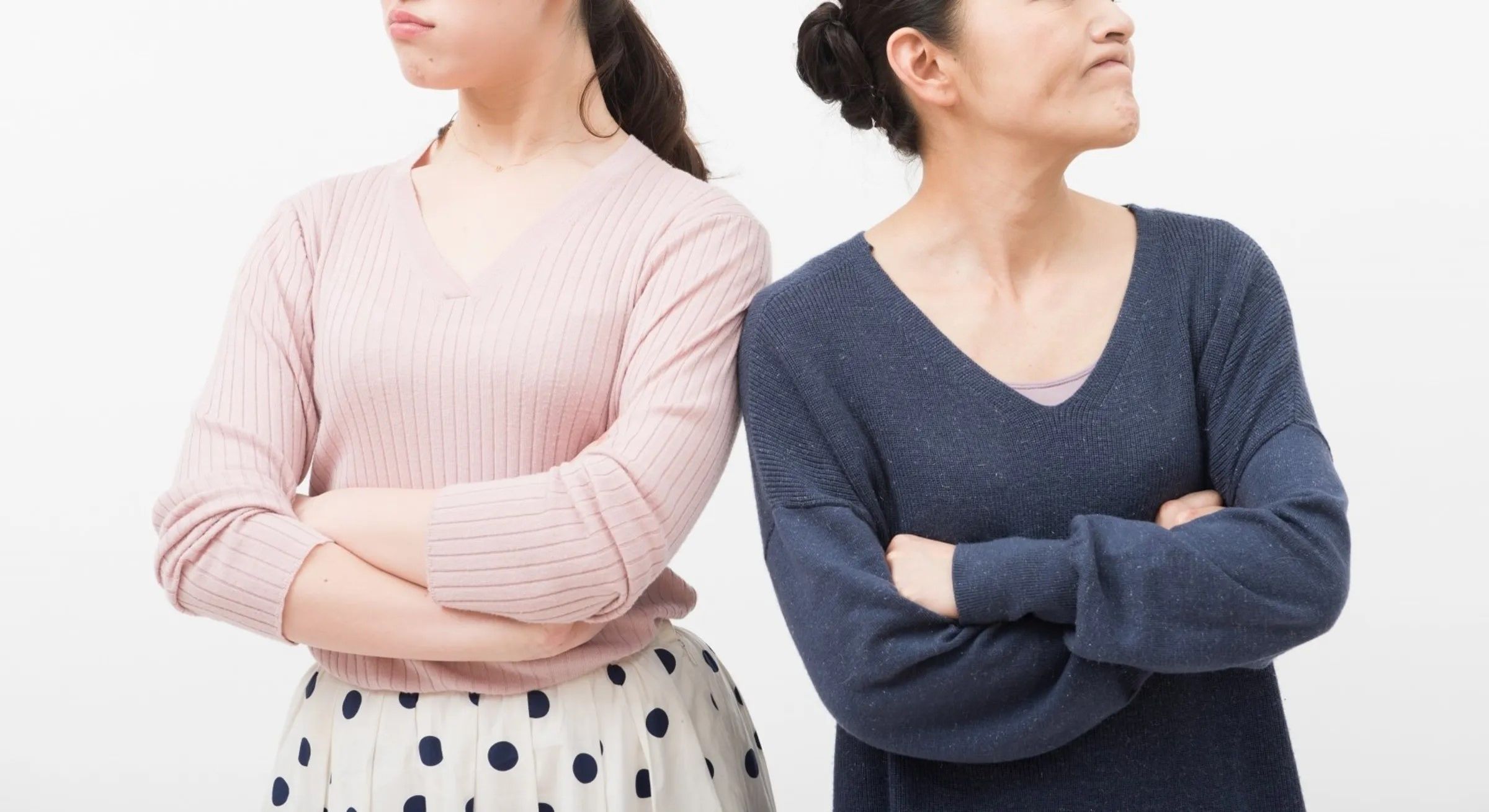 人妻抱怨婆婆控制欲太強,媽寶老公活到52歲還會事事向婆婆報備。(示意圖,photoAC)
