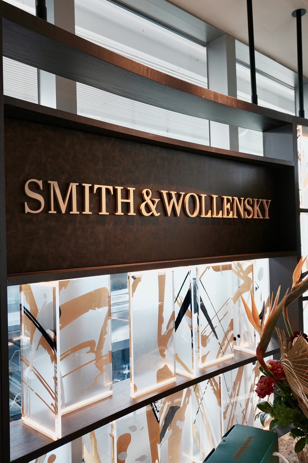 美國曼哈頓起家的牛排館「Smith & Wollensky」，致力為饕客打造高品質的牛排風味。