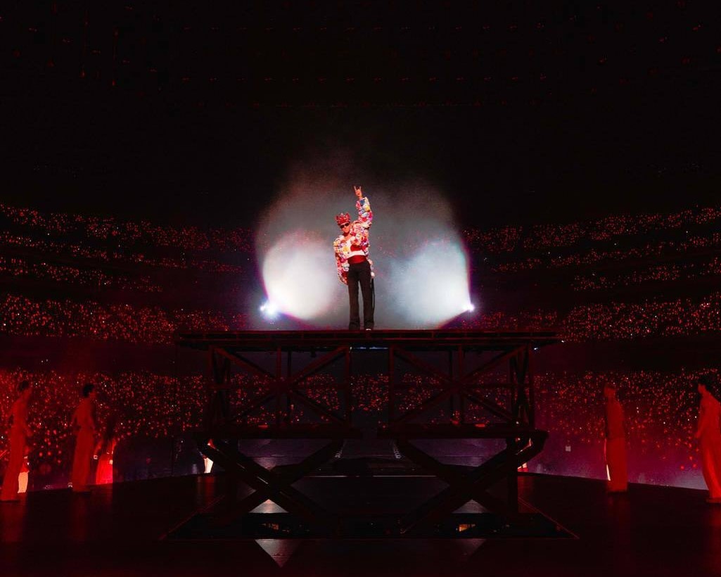 韓流天王G-Dragon日前才結束在台北大巨蛋的安可場演唱會，粉絲一票難求。（翻攝Instagram@fanplusonedotcom）