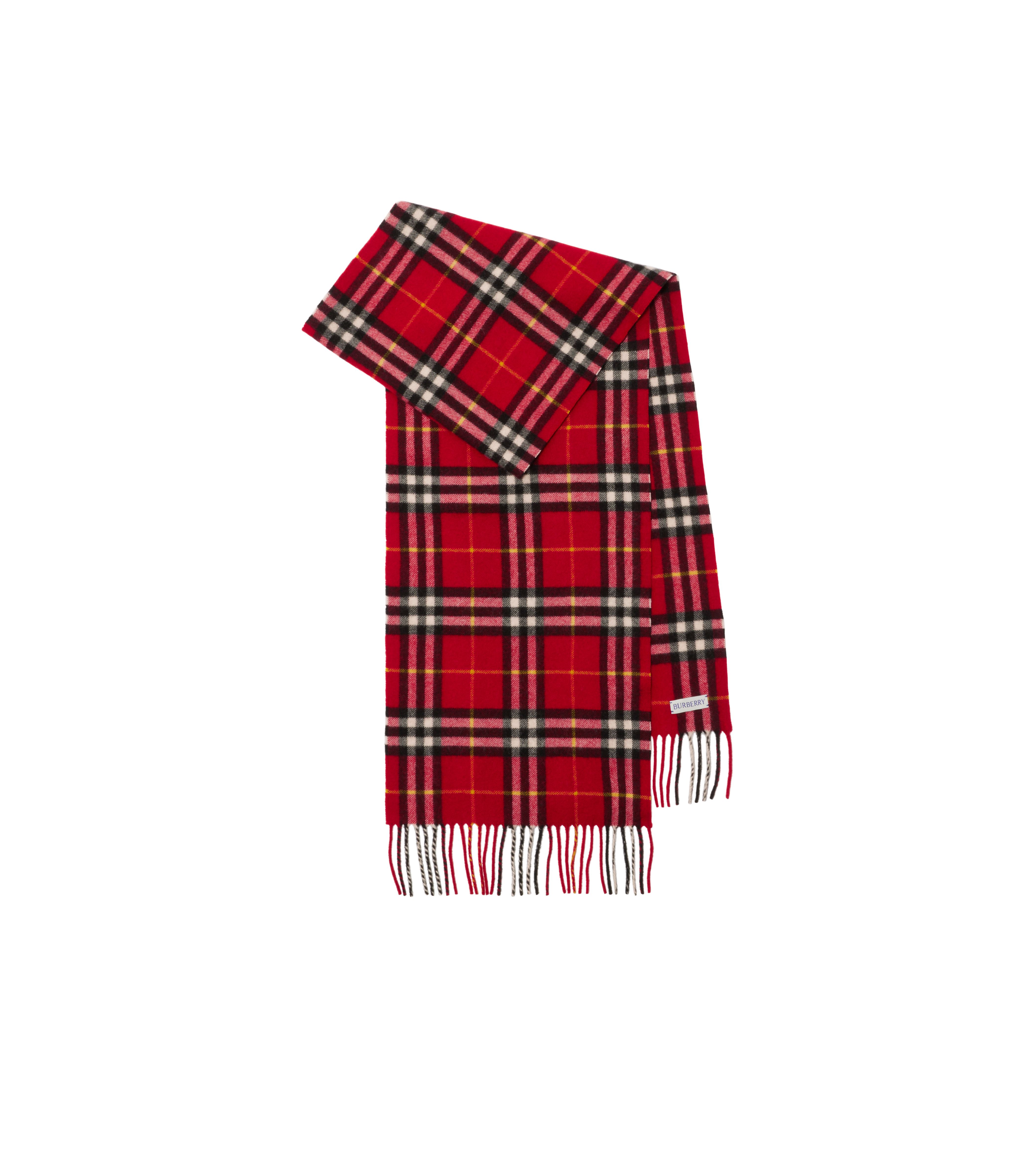 紅醋栗色格紋喀什米爾圍巾。NT$32,500（BURBERRY提供）