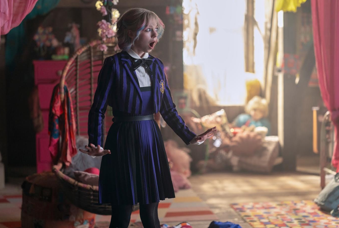 星期三看到異象,同學「小狼女」依妮會死翹翹,這是真的嗎?(Netflix提供)