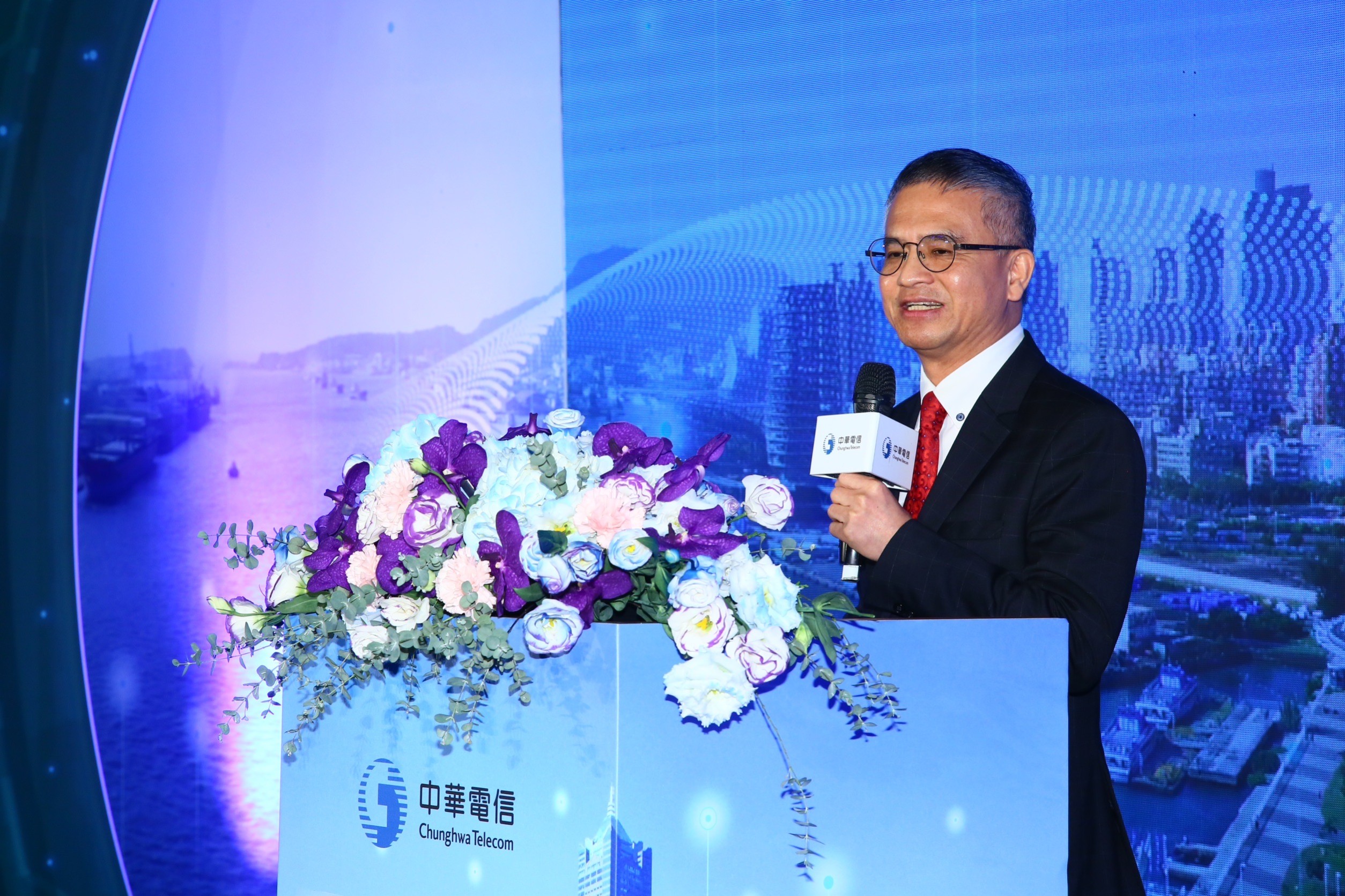 郭水義表示中華電信聯手Ericsson、Nokia打造全台最大規模的5G網路切片場域。