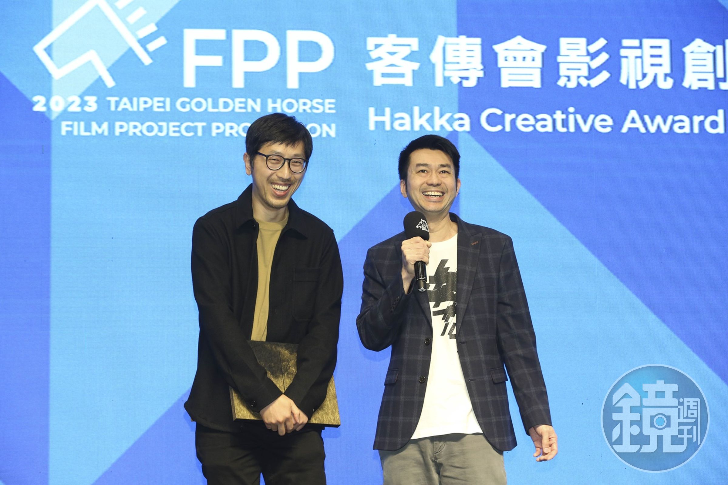 移居到英國的香港導演伍嘉良（左）與編劇曾俊榮（右），以拿描繪英國的香港移民企劃案《鬼同你移魂》，奪下客傳會影視創作獎。