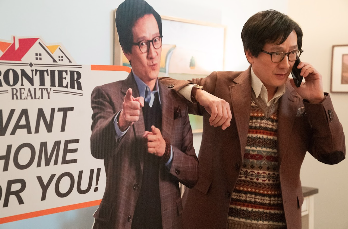 關繼威在《狠狠愛》飾演金盆洗手、改行當房仲的黑道殺手馬文，沒想到瞬間又被昔日的恩怨所淹沒，只好打出一片天。（UIP提供）