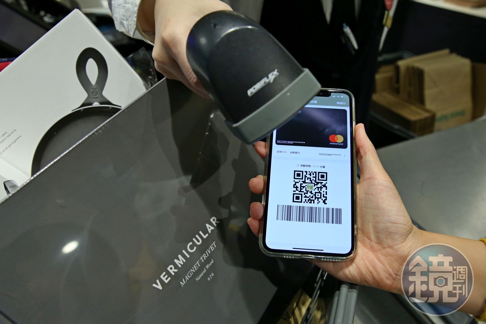 小蝦米對上大鯨魚? 銀行信用卡競爭猛 電支業者生存受壓縮