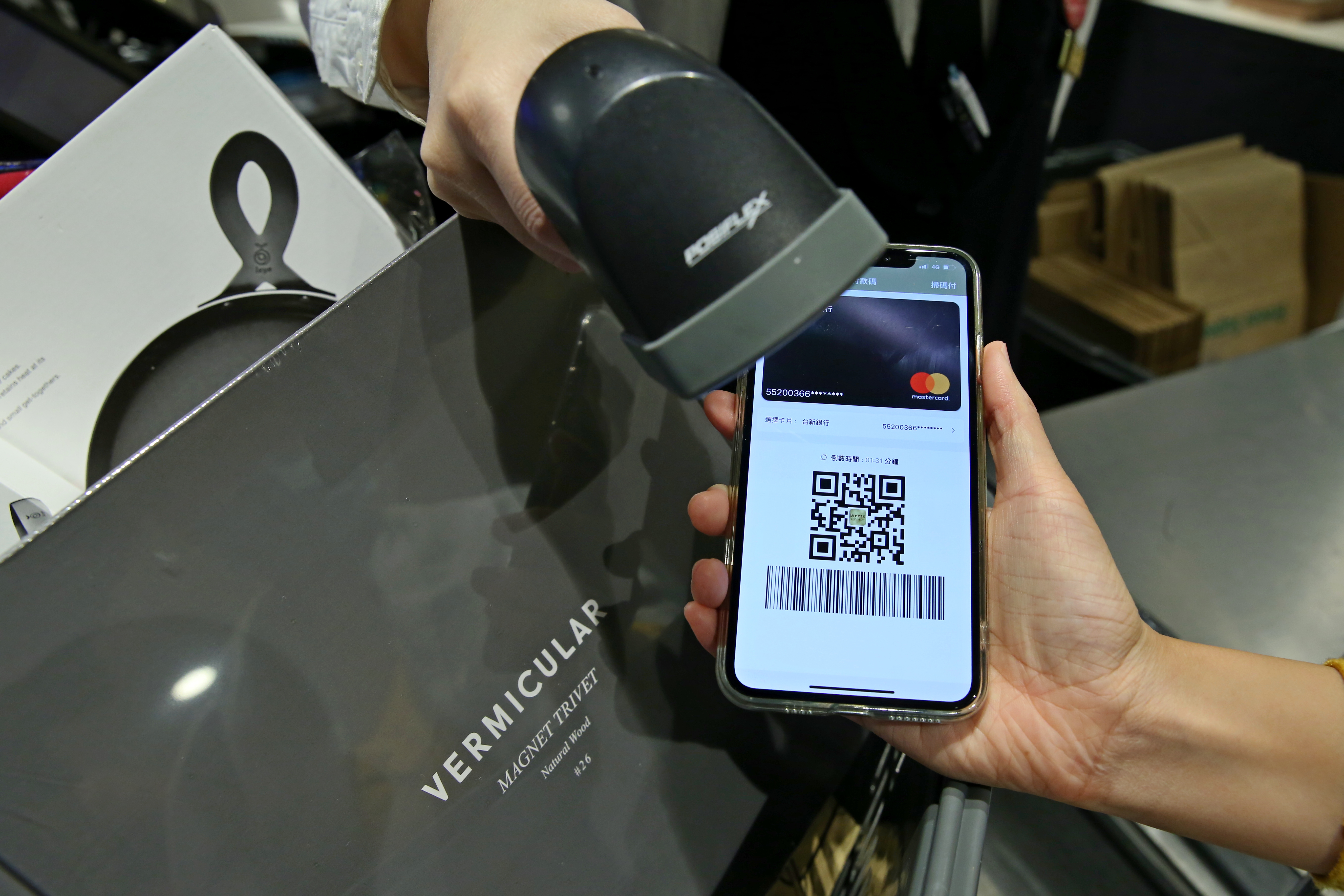 今年各家銀行不管在發卡或者回饋上，各顯奇招，相對小而美的電子支付業者自然感受到競爭壓縮下的寒意。（示意圖）