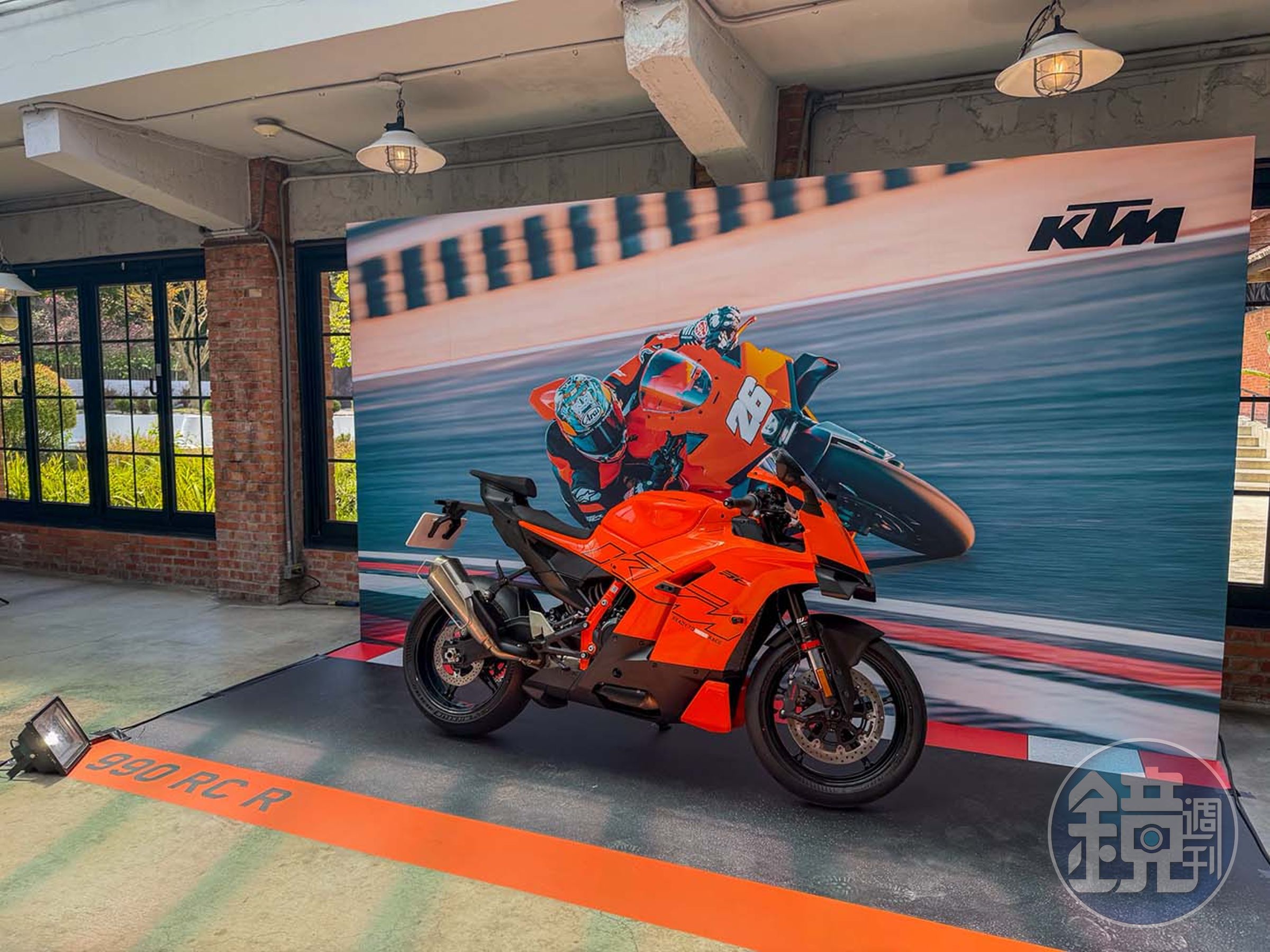 KTM 承襲 MotoGP 科技的性能旗艦 990 RC R。