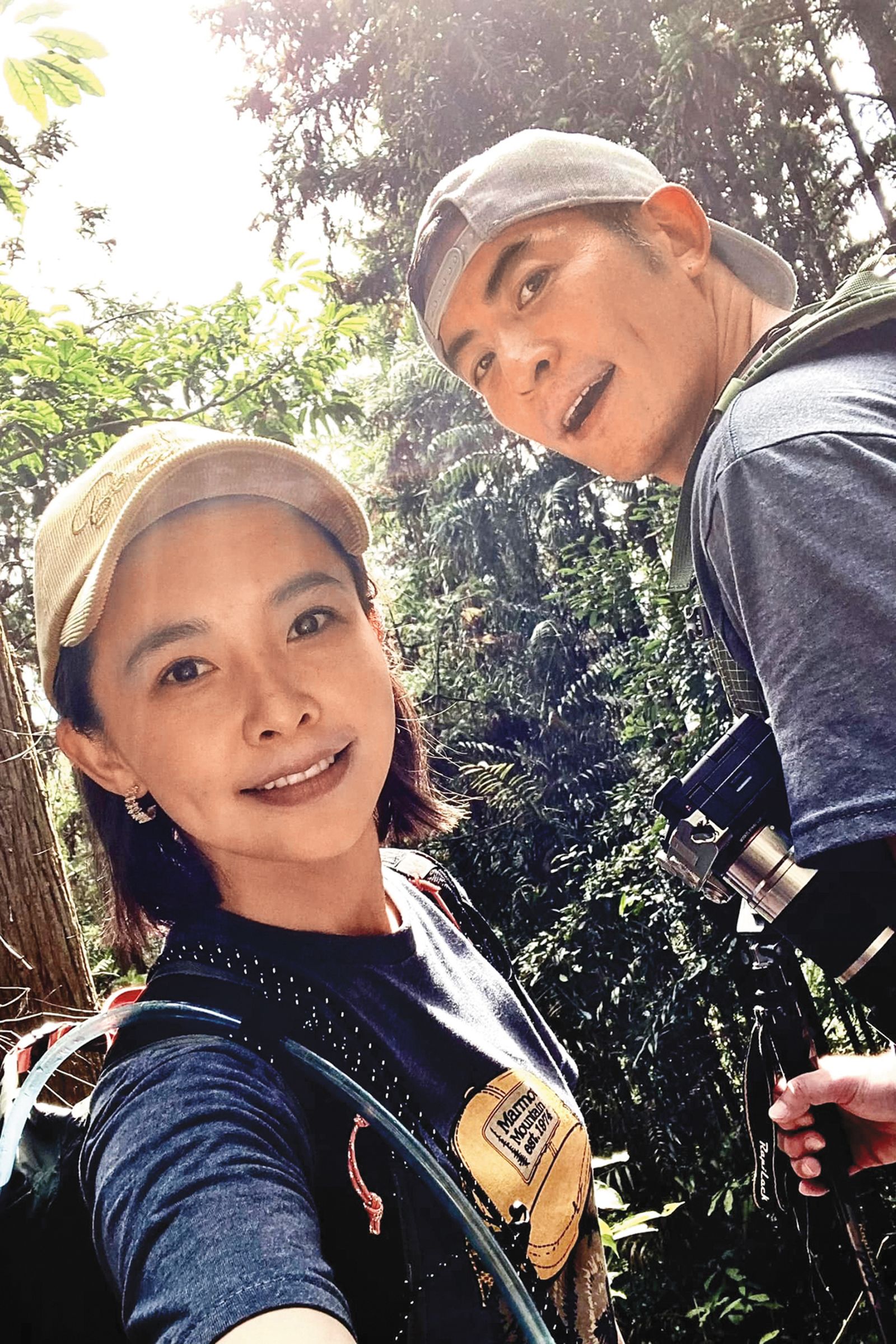 之前趙駿亞(右)帶著吳婉君(左)登山,當時兩人走得很近,但就是一起出遊,直到今年3月底才說交往過8個月。(翻攝自趙駿亞臉書)